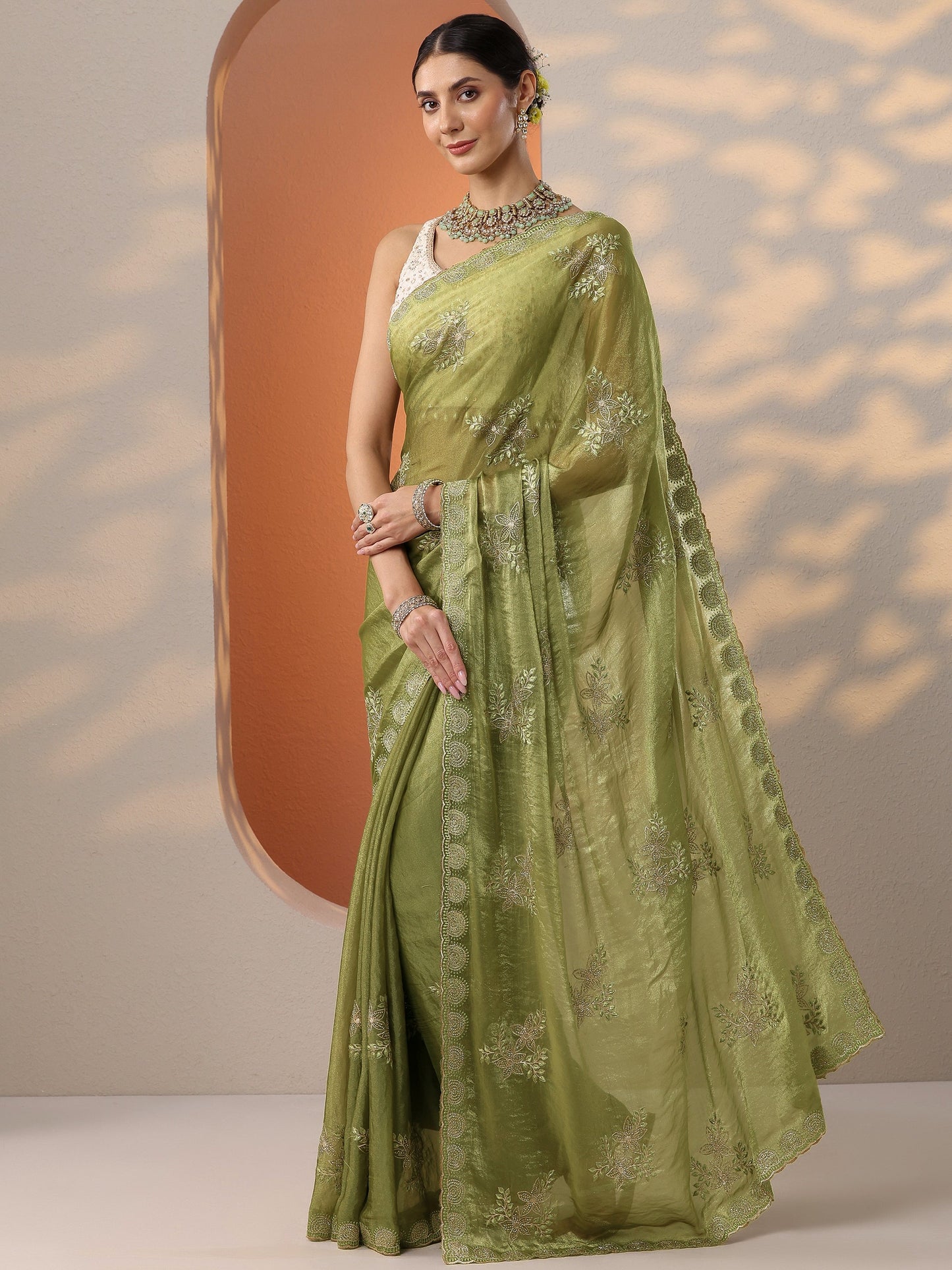 Green Embroidered Organza Saree With Unstitched Blouse Piece