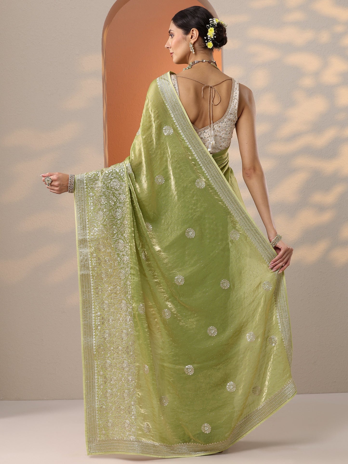 Green Embellished Organza Saree With Unstitched Blouse Piece