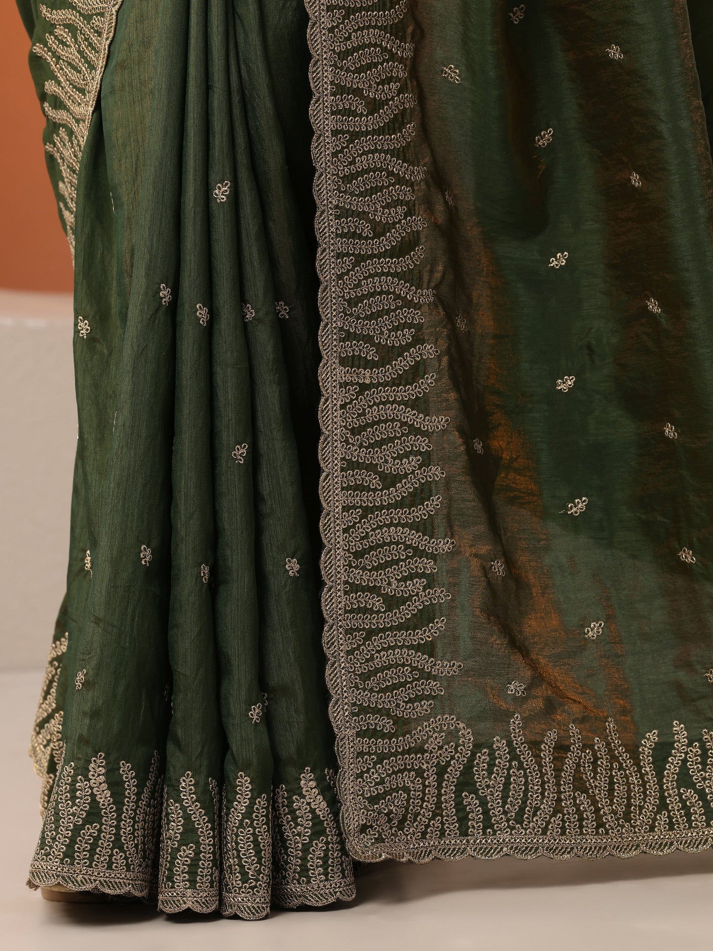 Green Embellished Organza Saree With Unstitched Blouse Piece