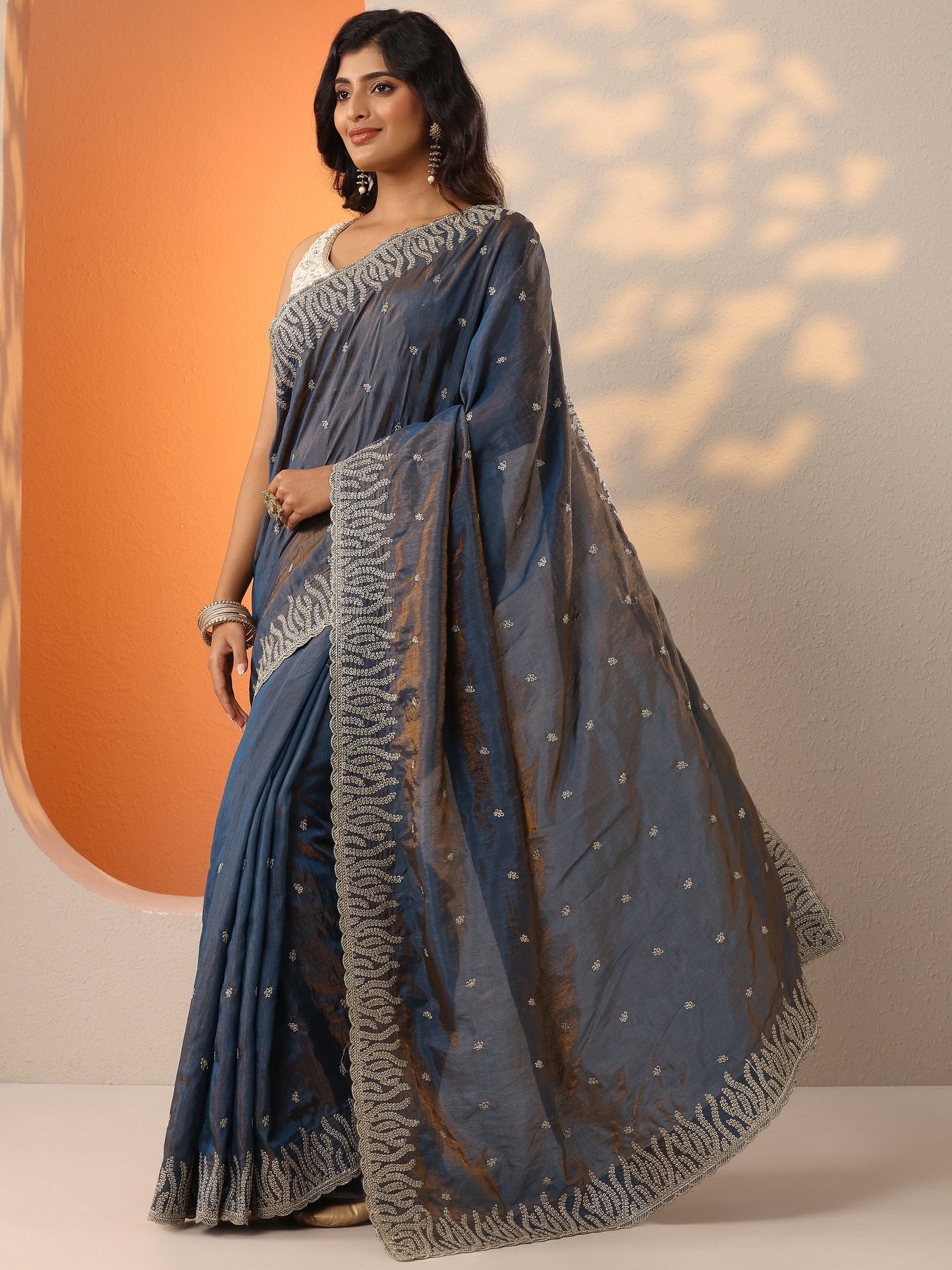 Blue Embellished Organza Saree With Unstitched Blouse Piece