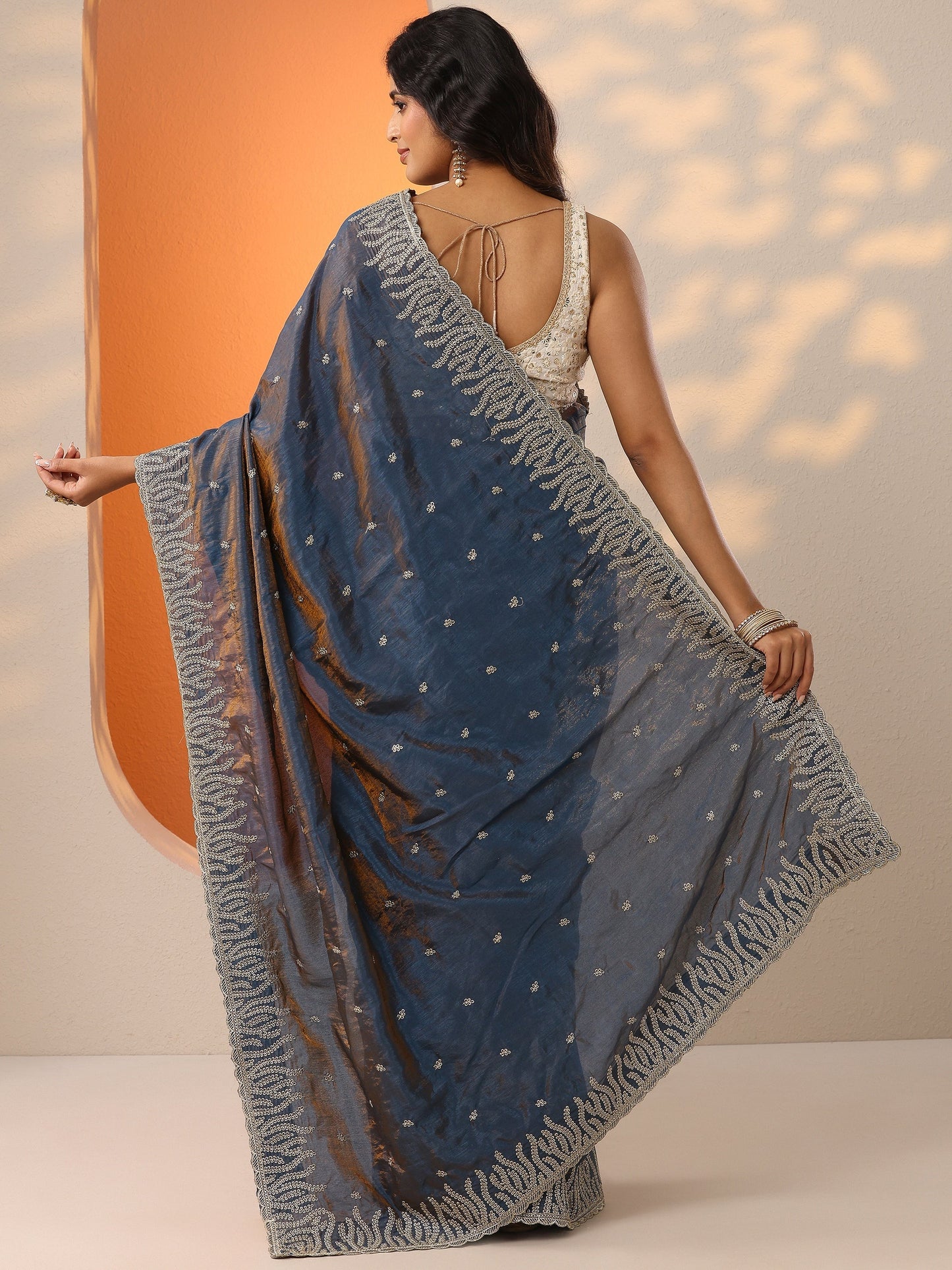 Blue Embellished Organza Saree With Unstitched Blouse Piece