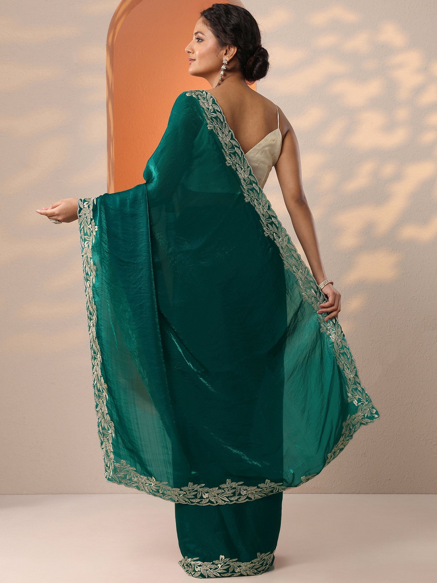 Green Embroidered Organza Saree With Unstitched Blouse Piece