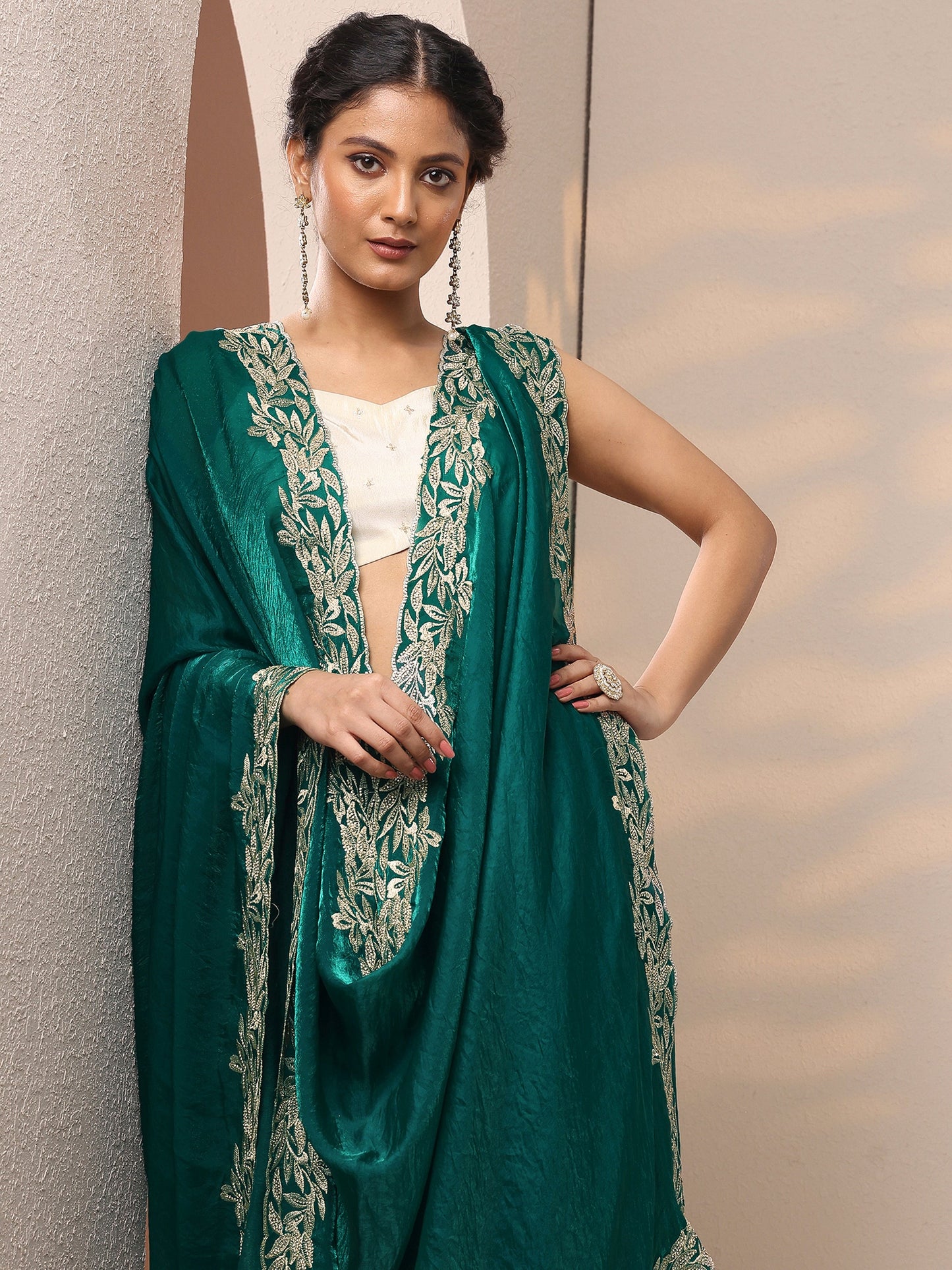 Green Embroidered Organza Saree With Unstitched Blouse Piece