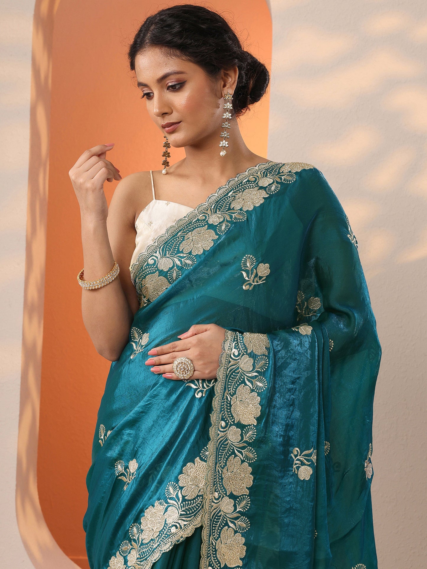Green Embroidered Organza Saree With Unstitched Blouse Piece