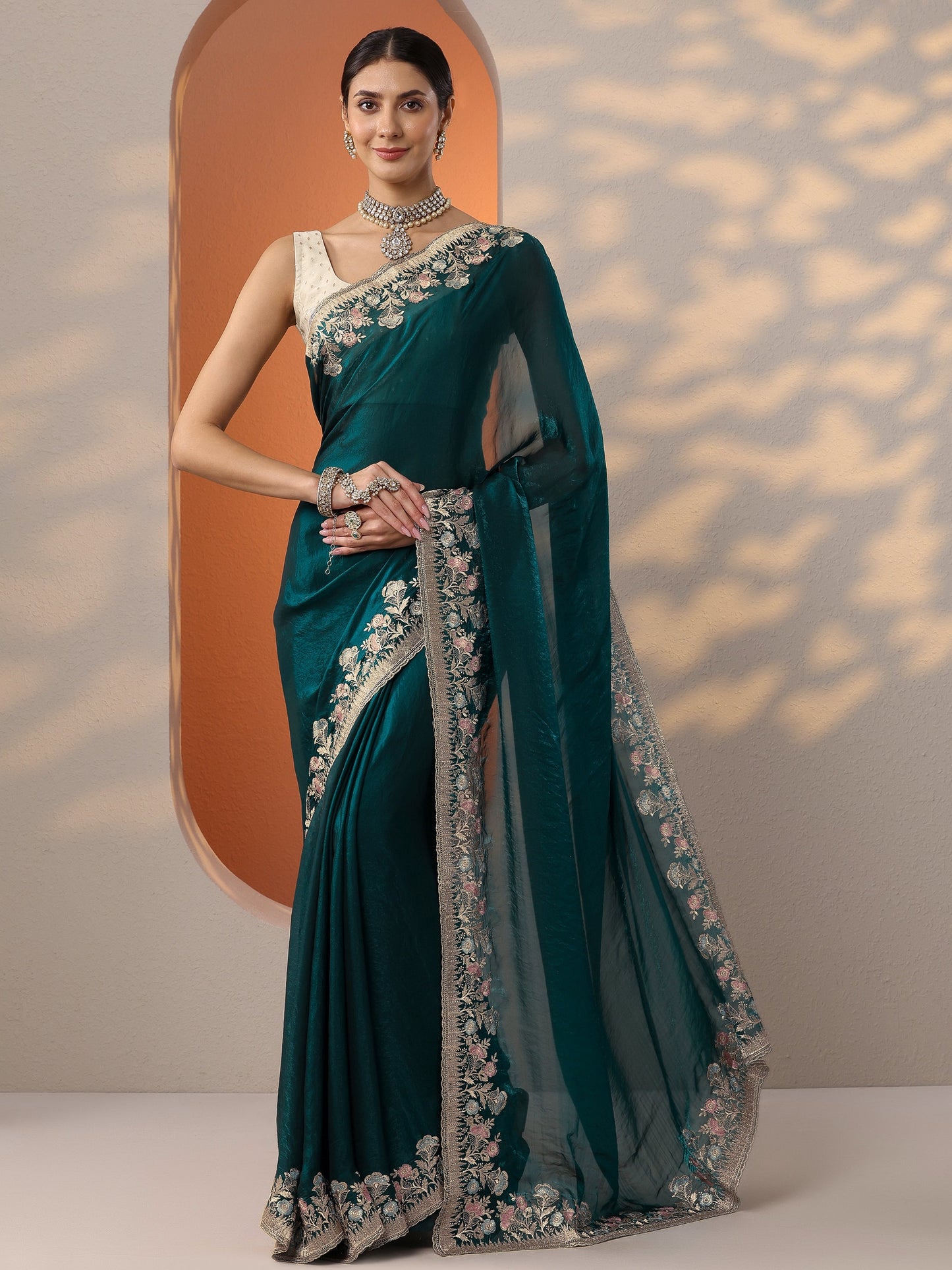 Green Embroidered Organza Saree With Unstitched Blouse Piece