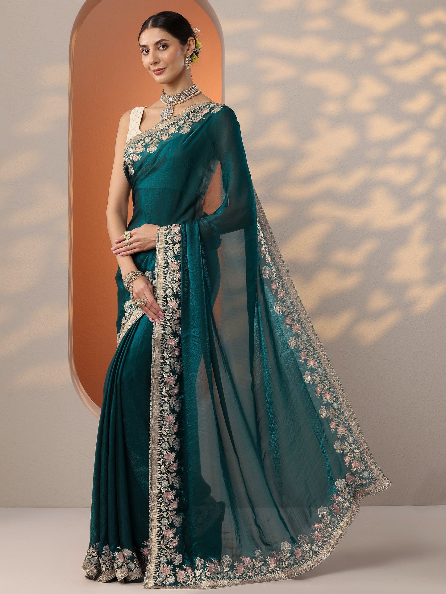 Green Embroidered Organza Saree With Unstitched Blouse Piece
