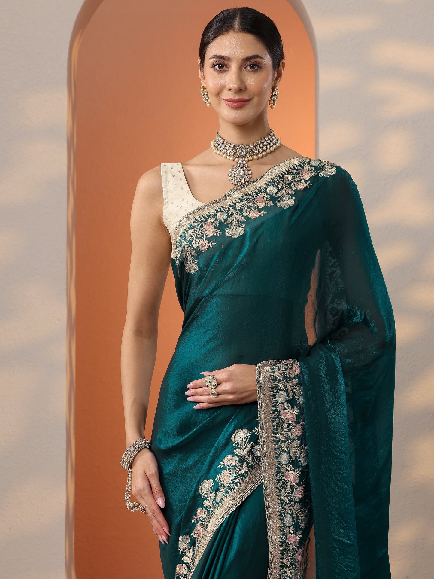 Green Embroidered Organza Saree With Unstitched Blouse Piece