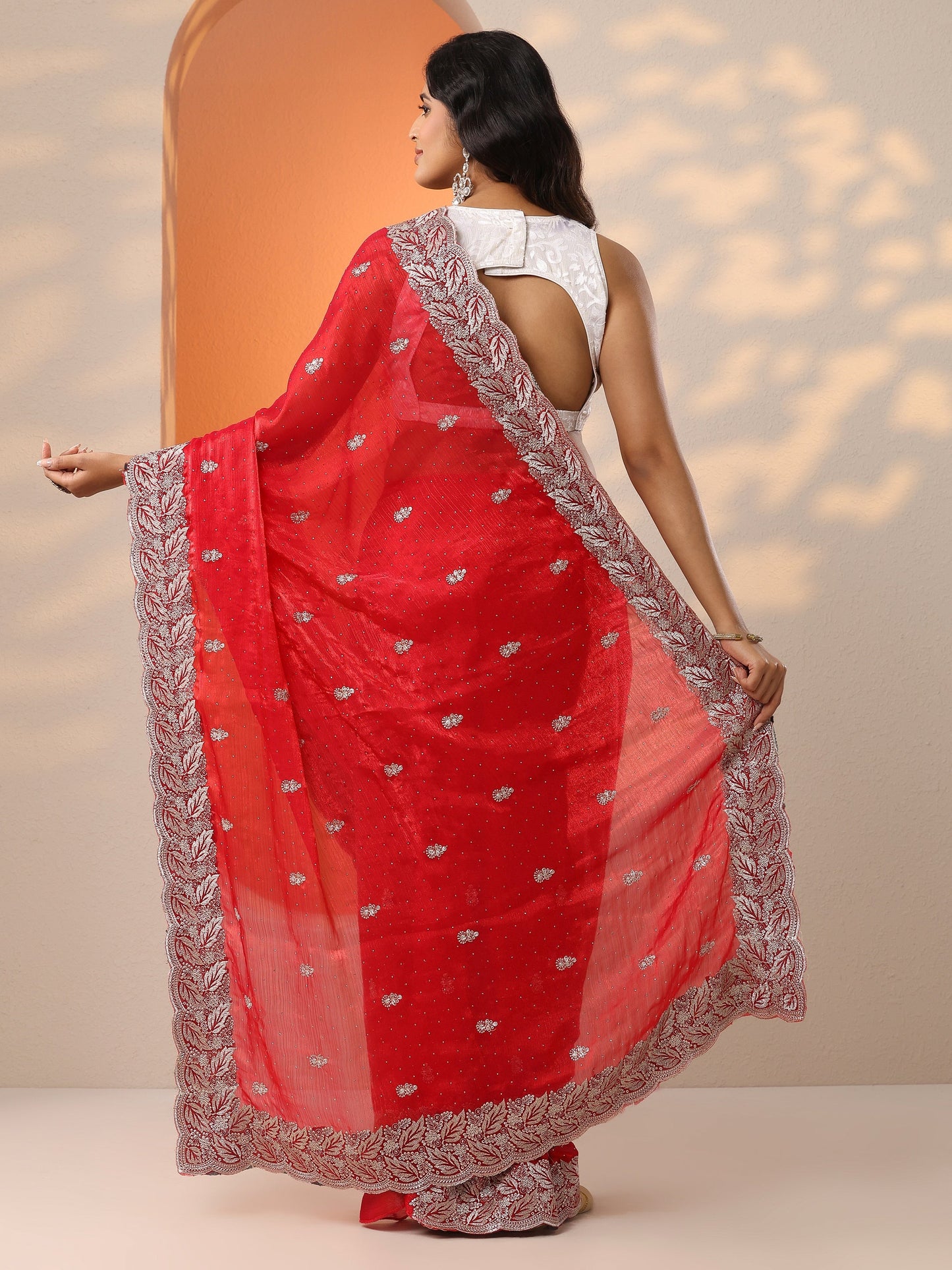 Red Embroidered Silk Blend Saree With Unstitched Blouse Piece