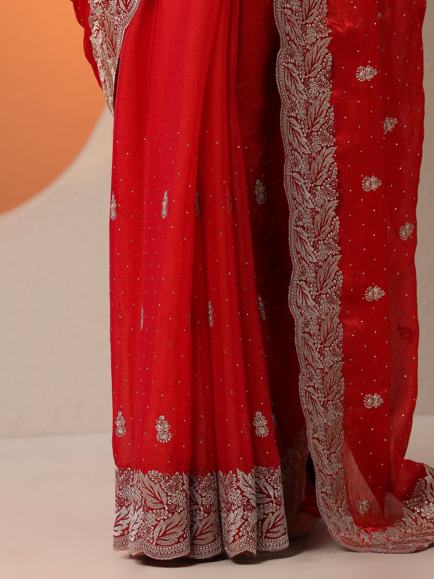 Red Embroidered Silk Blend Saree With Unstitched Blouse Piece