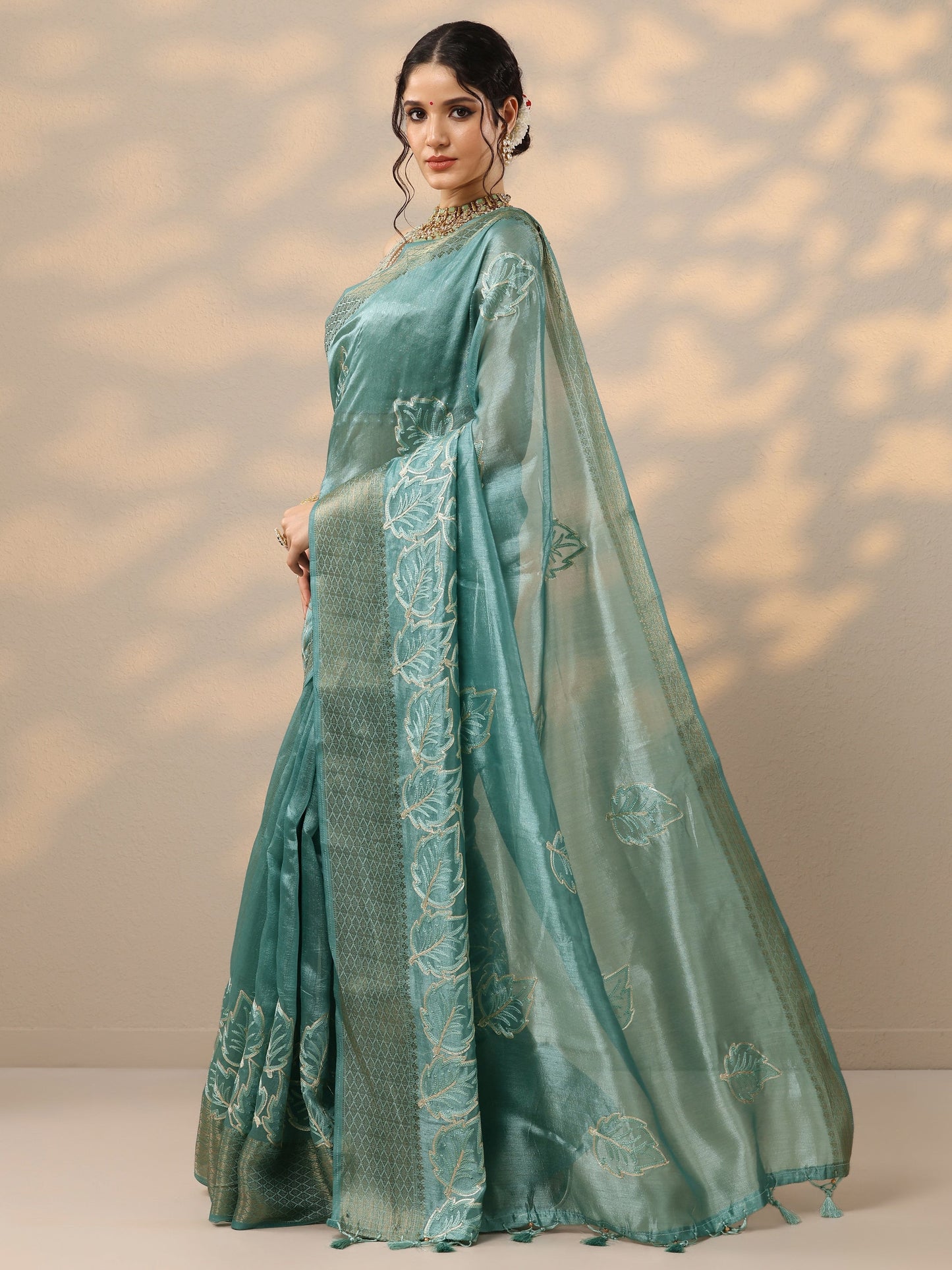 Blue Embroidered Silk Blend Saree With Unstitched Blouse Piece