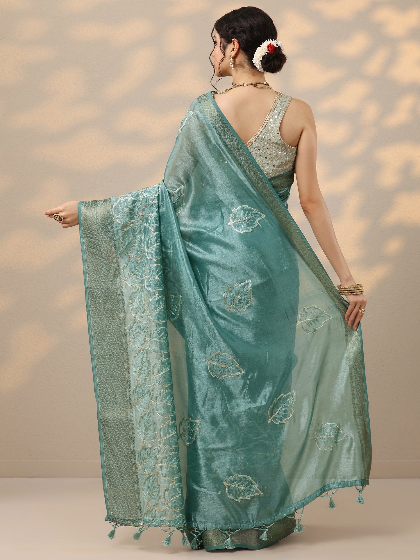 Blue Embroidered Silk Blend Saree With Unstitched Blouse Piece