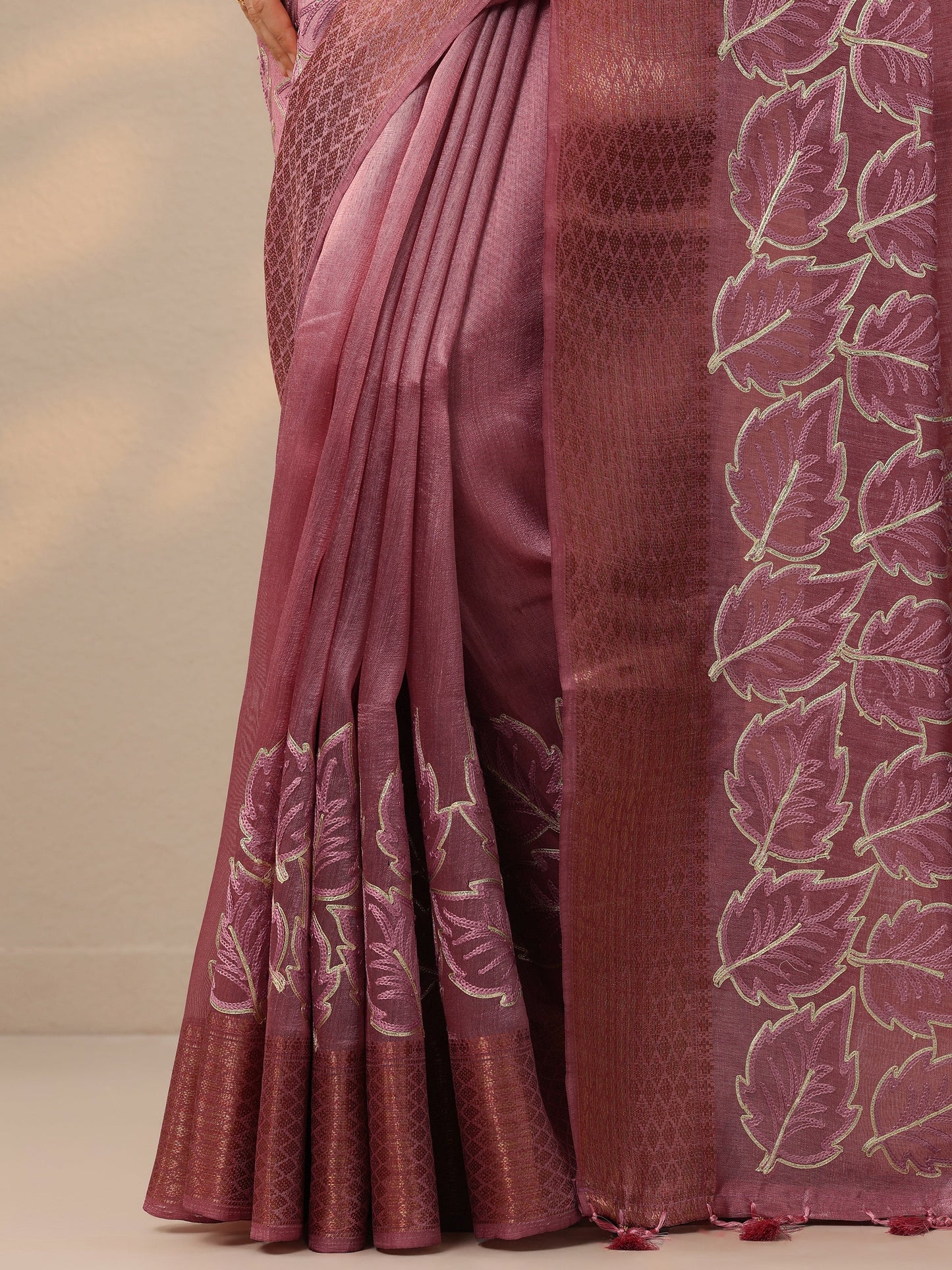 Pink Embroidered Silk Blend Saree With Unstitched Blouse Piece