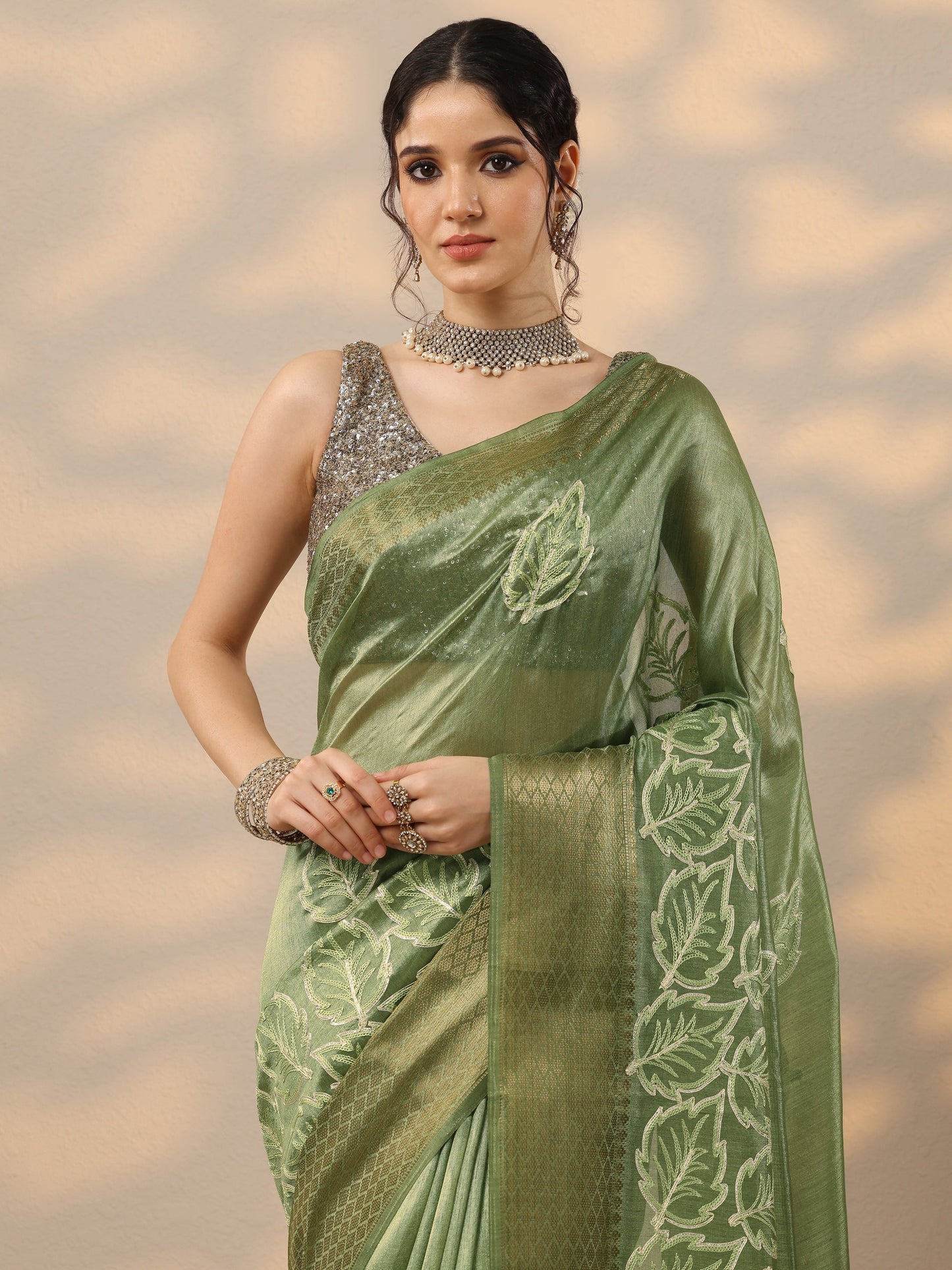 Green Embroidered Silk Blend Saree With Unstitched Blouse Piece