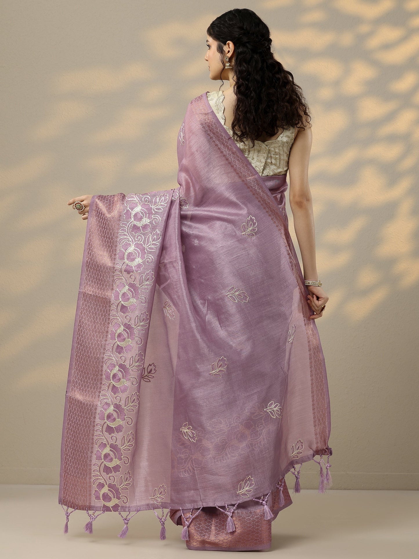 Lavender Embroidered Silk Blend Saree With Unstitched Blouse Piece