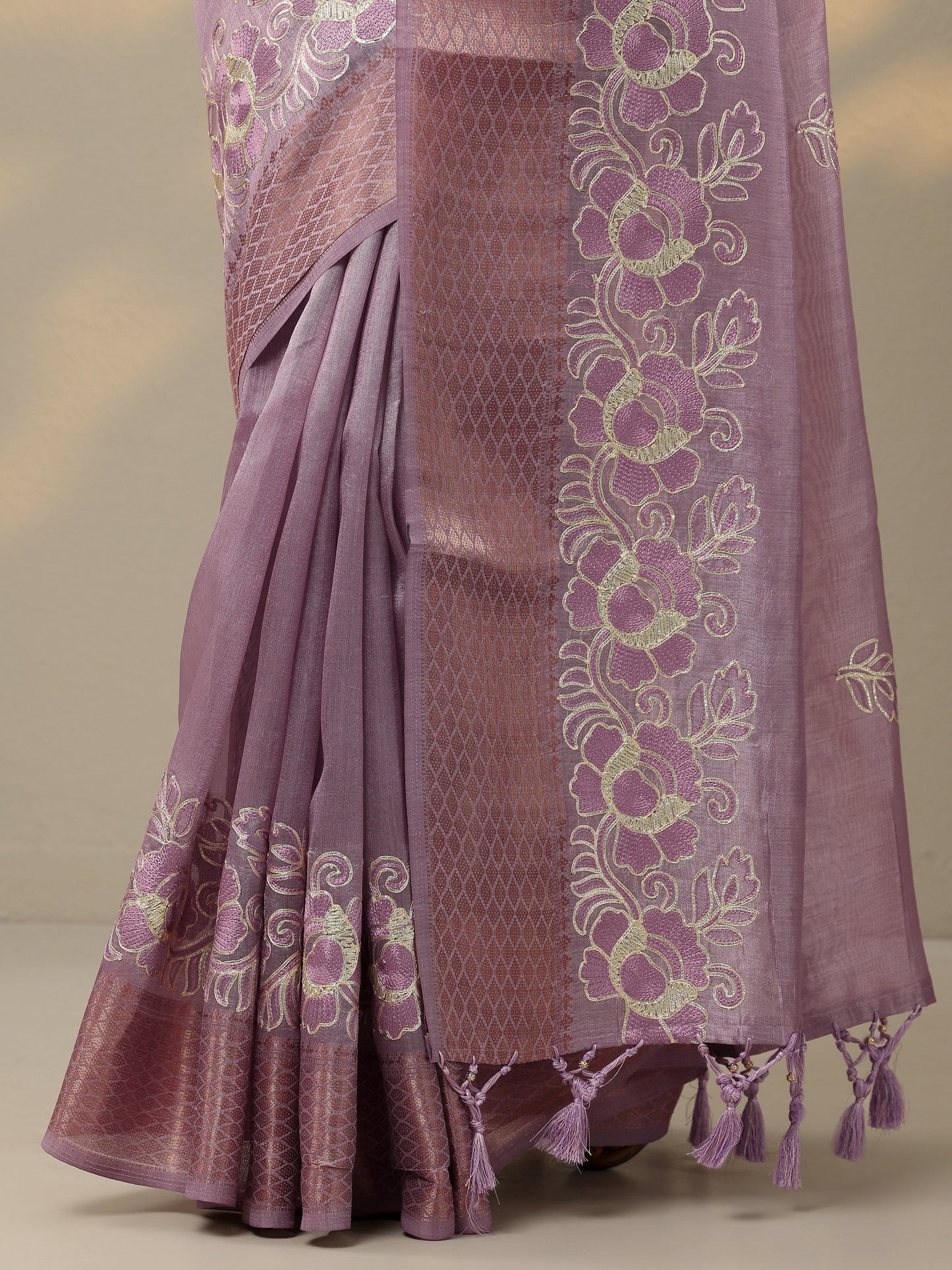 Lavender Embroidered Silk Blend Saree With Unstitched Blouse Piece