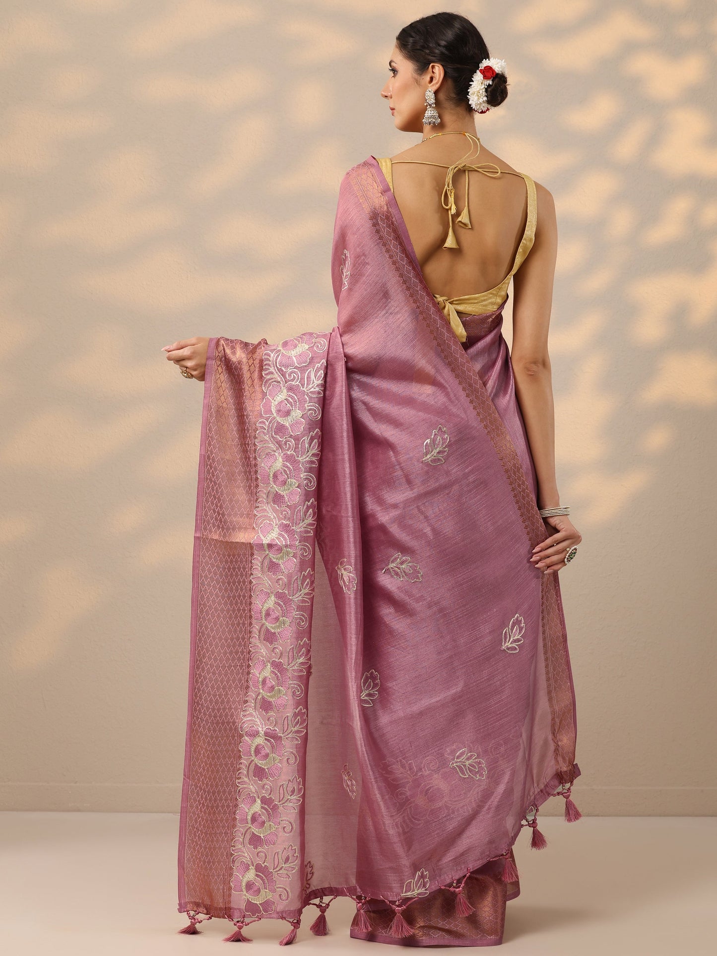 Pink Embroidered Silk Blend Saree With Unstitched Blouse Piece