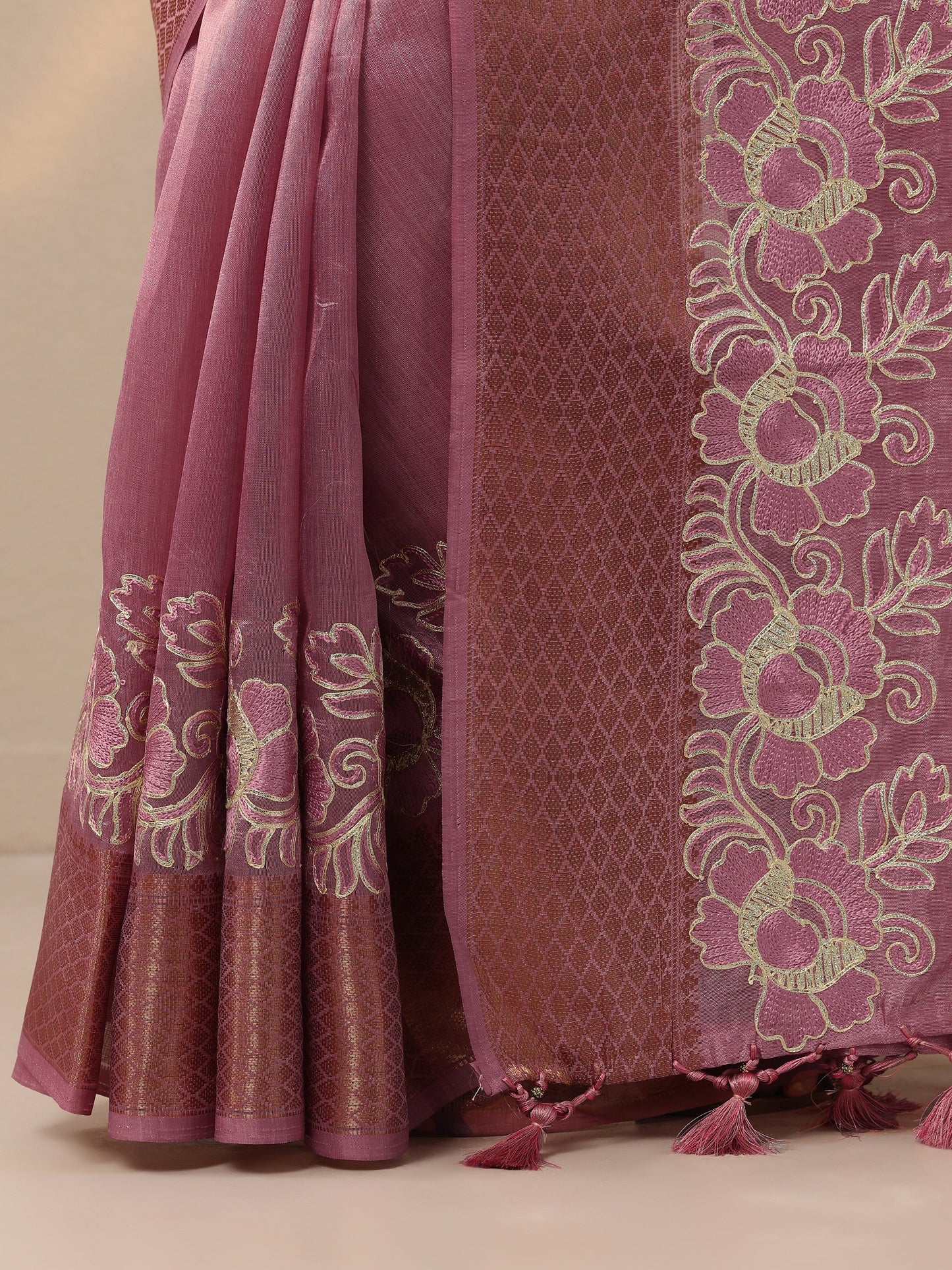 Pink Embroidered Silk Blend Saree With Unstitched Blouse Piece