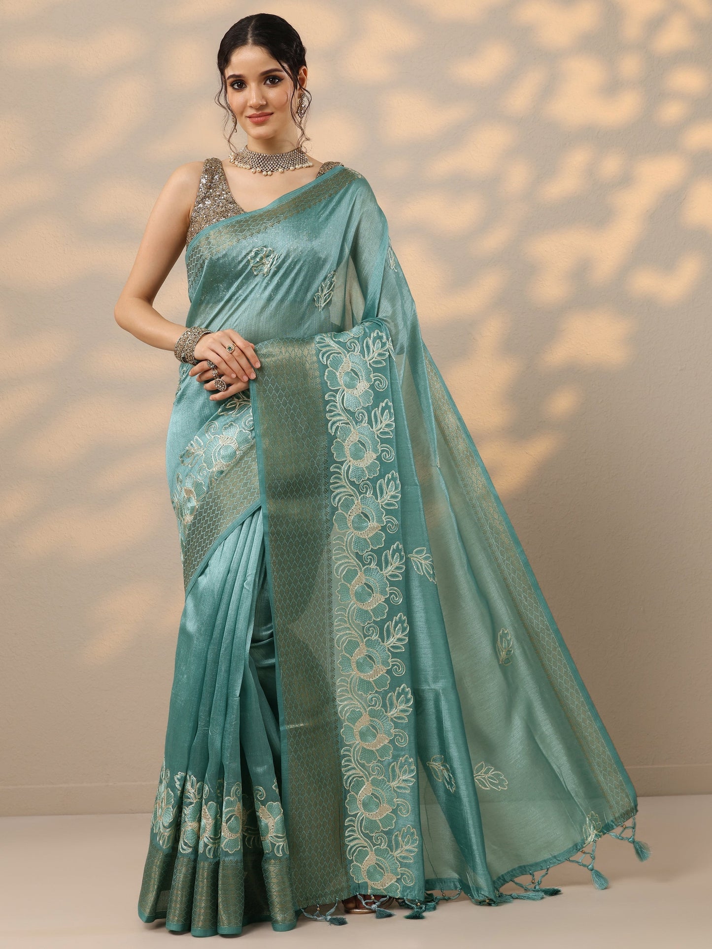 Blue Embroidered Silk Blend Saree With Unstitched Blouse Piece