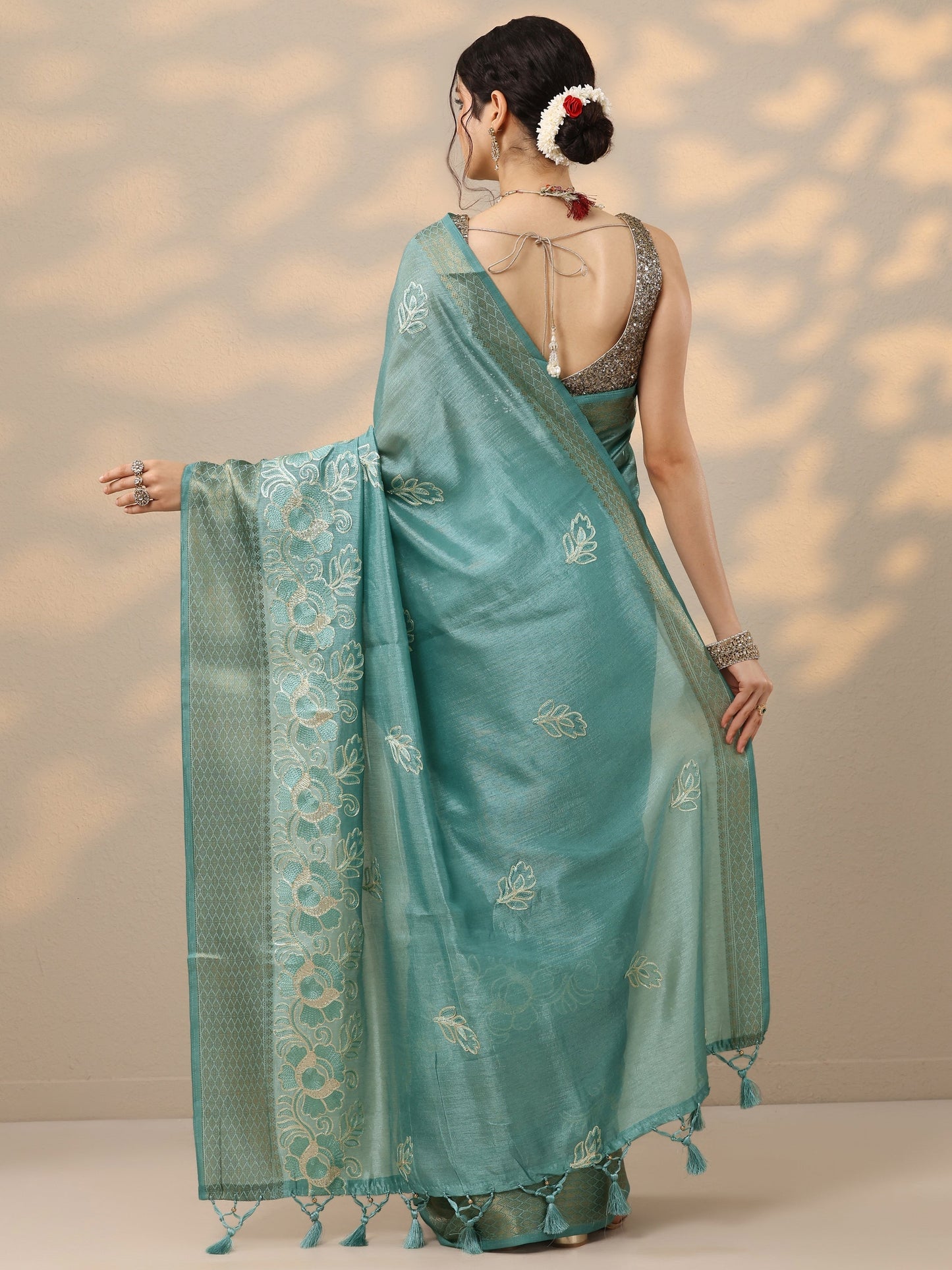 Blue Embroidered Silk Blend Saree With Unstitched Blouse Piece