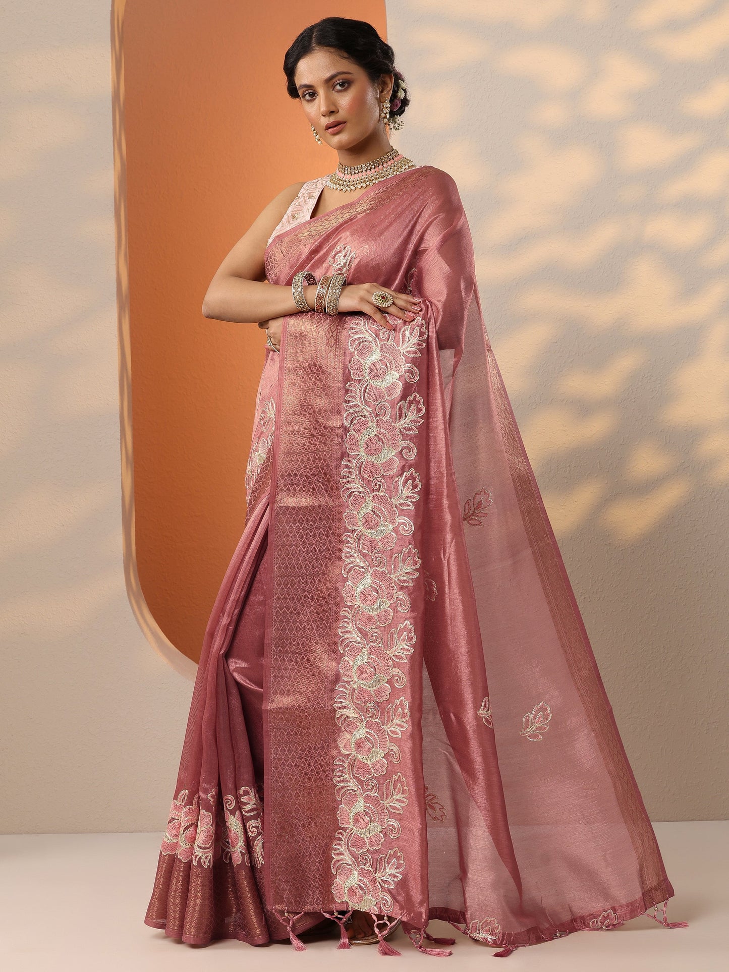 Peach Embroidered Silk Blend Saree With Unstitched Blouse Piece