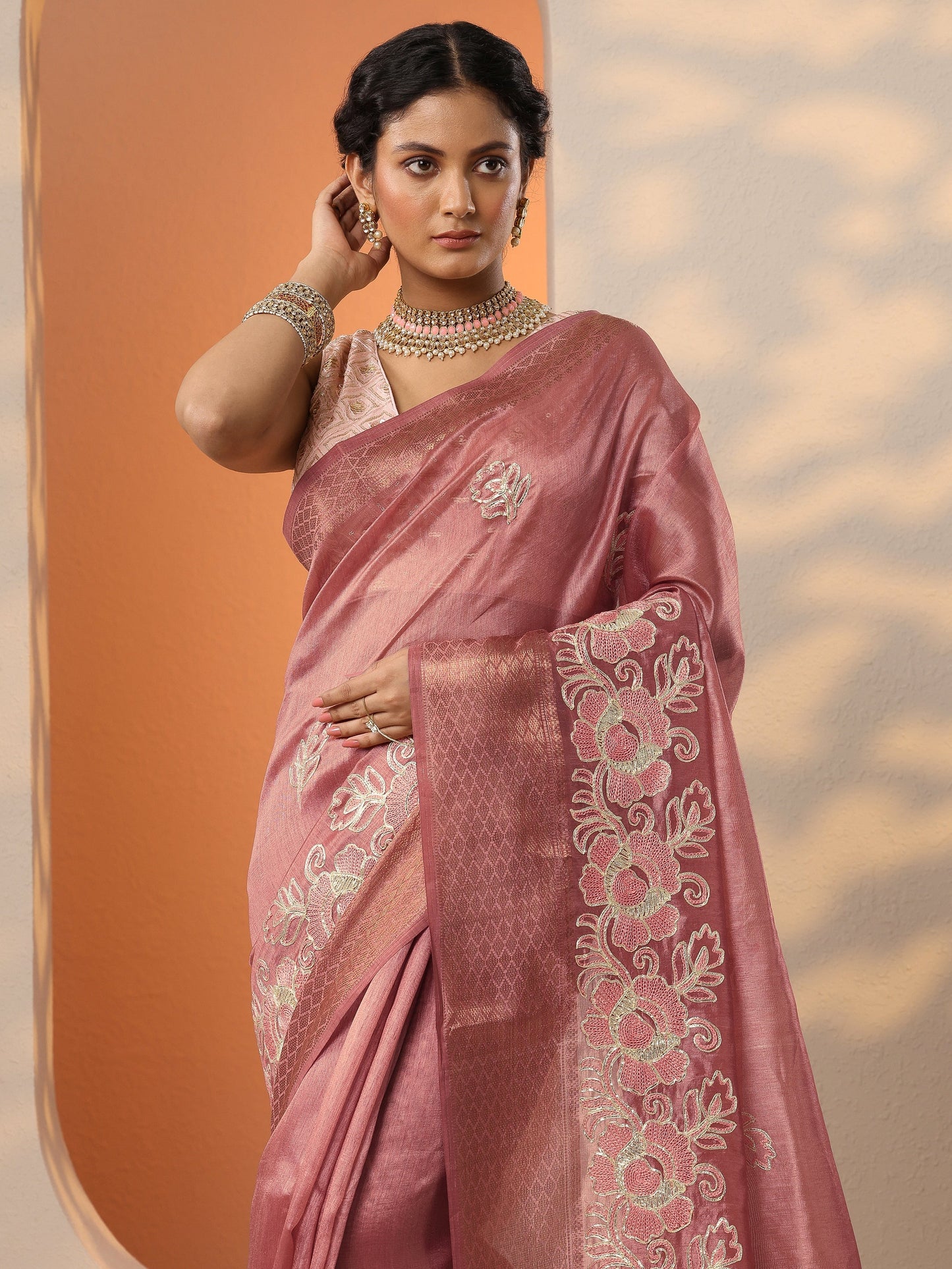 Peach Embroidered Silk Blend Saree With Unstitched Blouse Piece