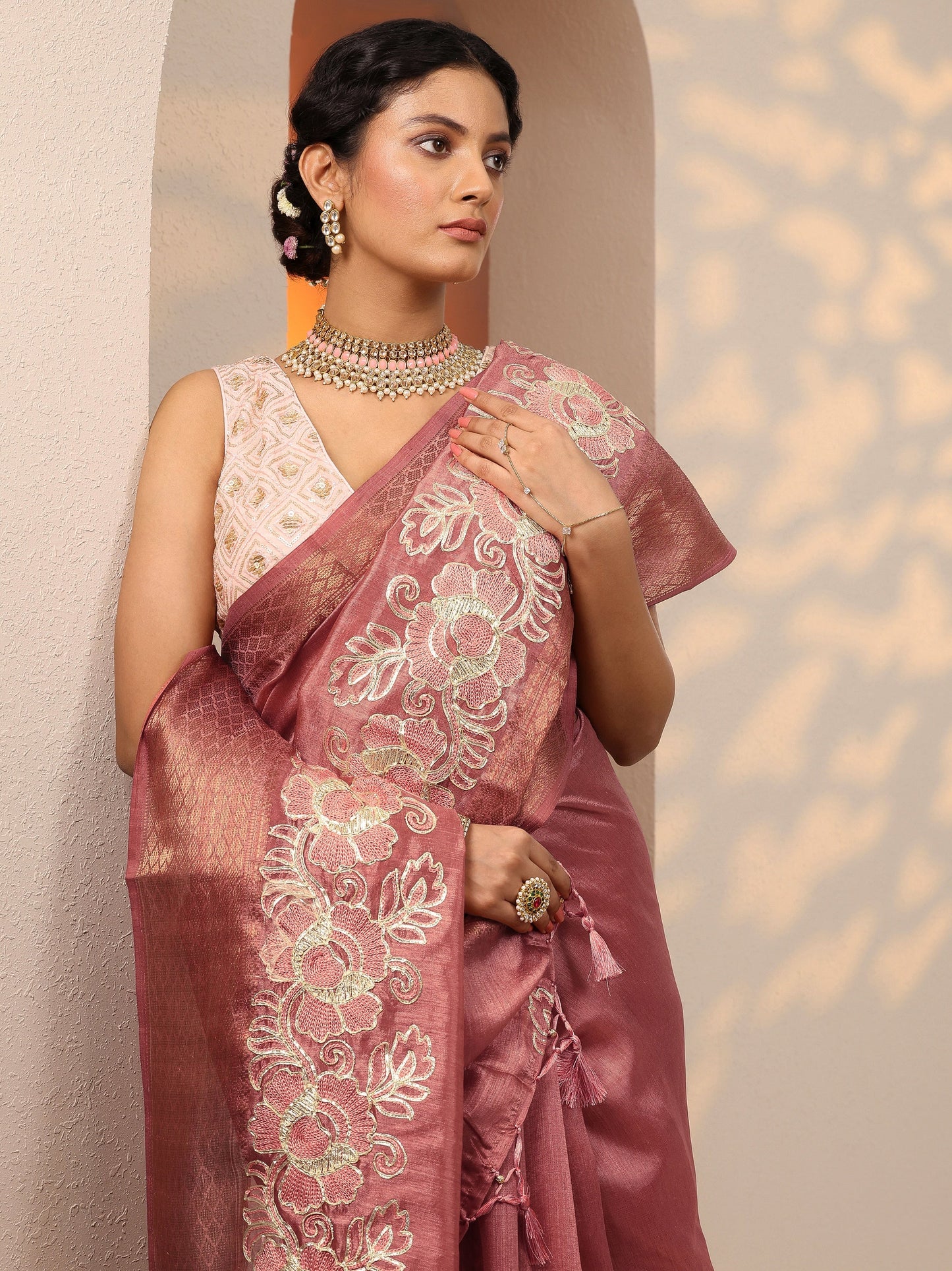 Peach Embroidered Silk Blend Saree With Unstitched Blouse Piece