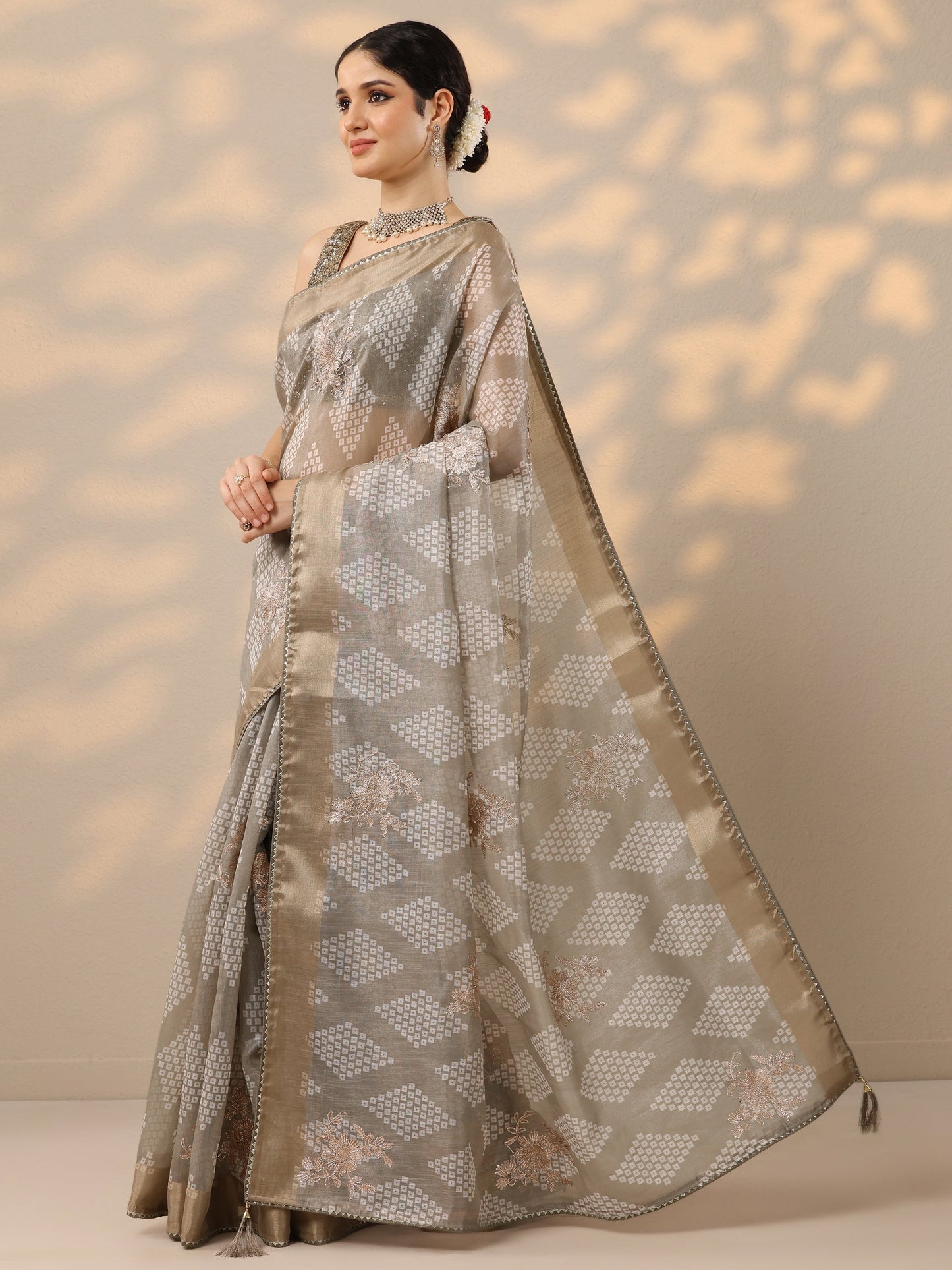 Grey Printed Silk Blend Saree With Unstitched Blouse Piece
