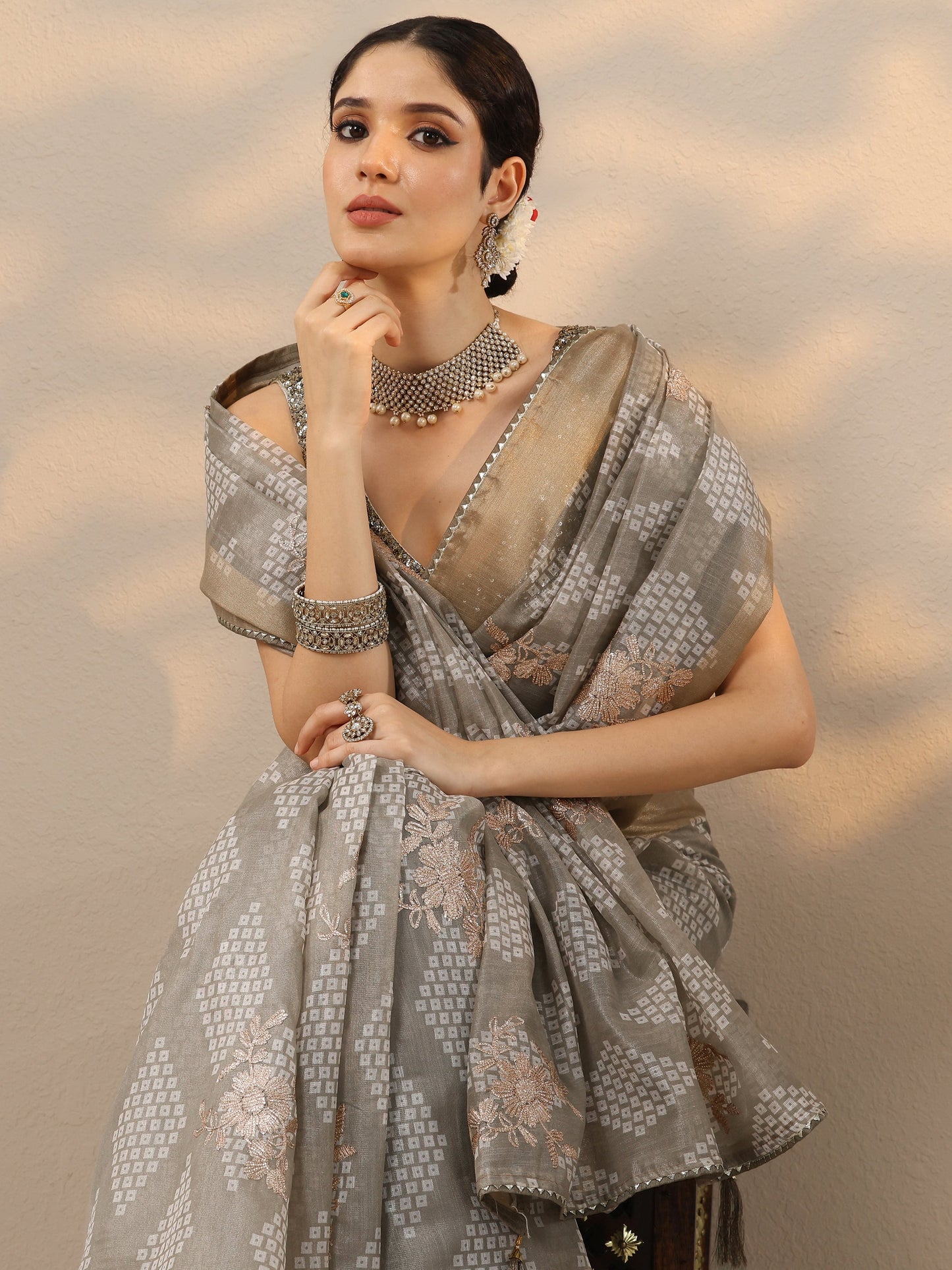 Grey Printed Silk Blend Saree With Unstitched Blouse Piece