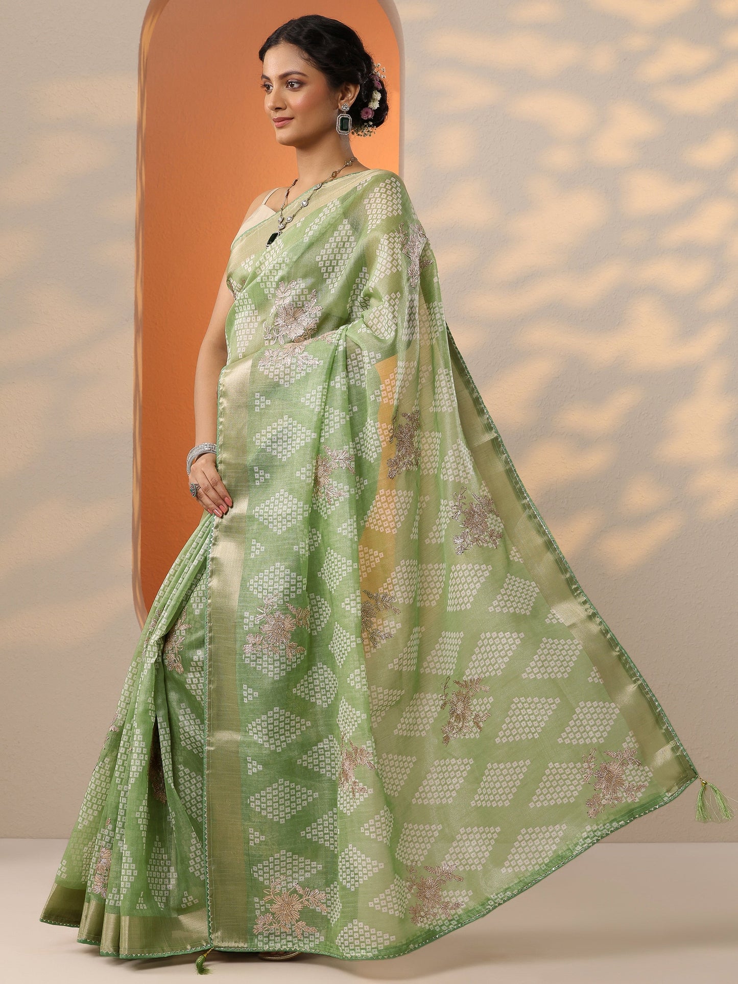 Green Printed Silk Blend Saree With Unstitched Blouse Piece