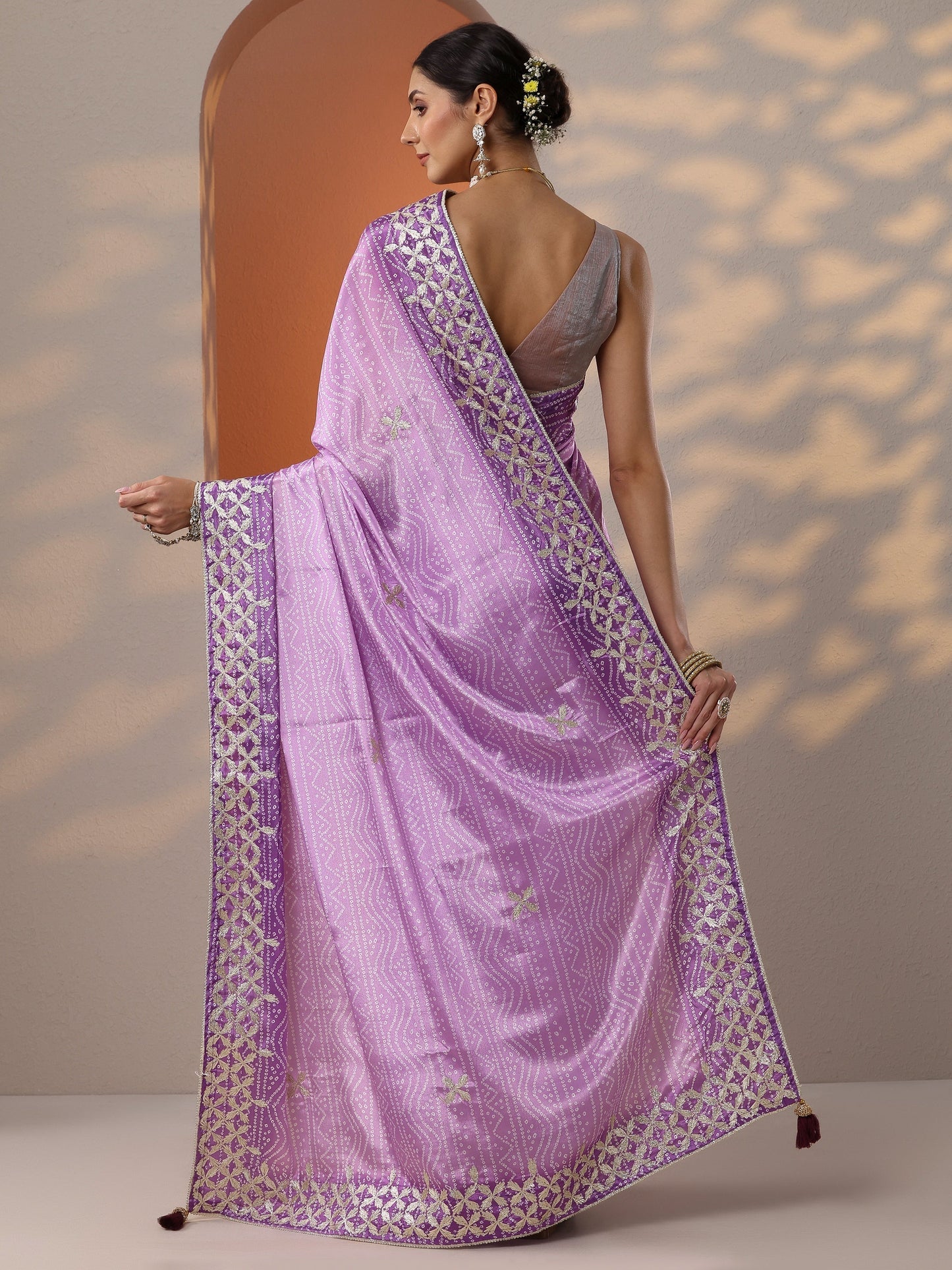Lavender Bandhani Printed Chinon Saree With Unstitched Blouse Piece