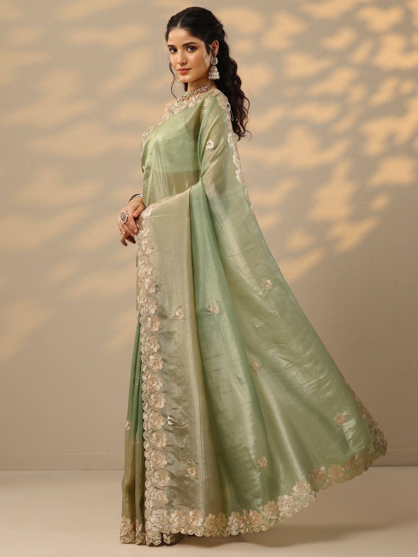 Green Embroidered Organza Saree With Unstitched Blouse Piece