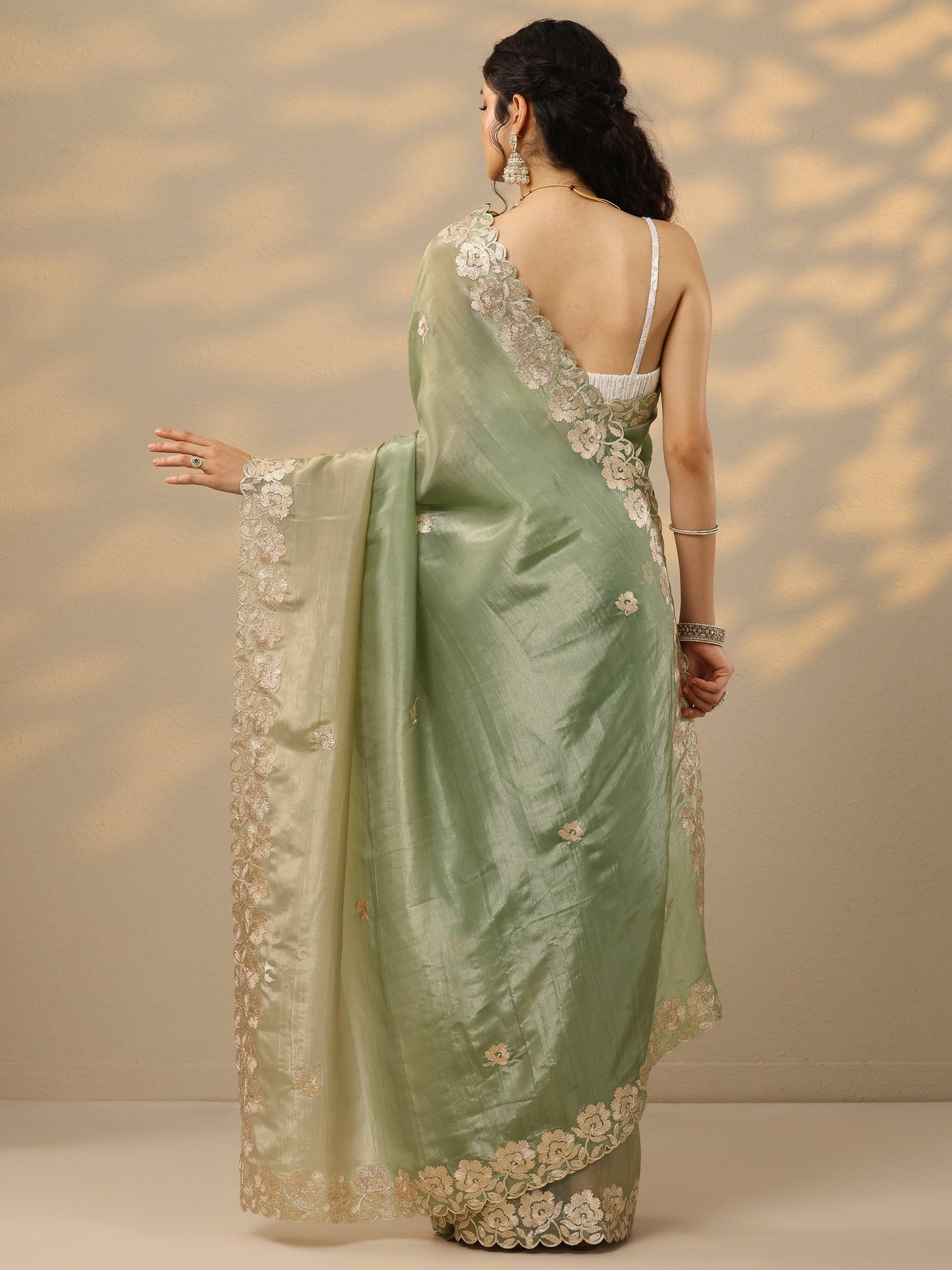 Green Embroidered Organza Saree With Unstitched Blouse Piece