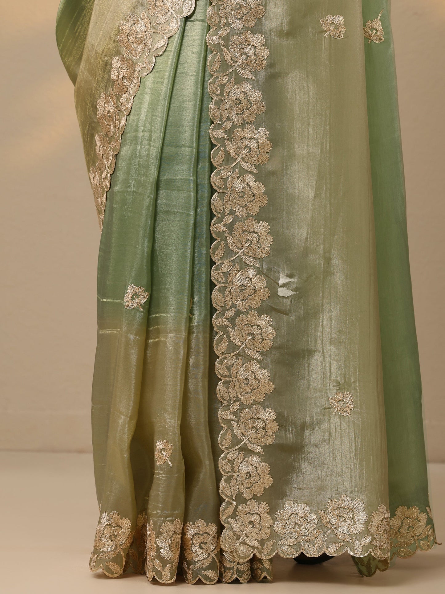 Green Embroidered Organza Saree With Unstitched Blouse Piece