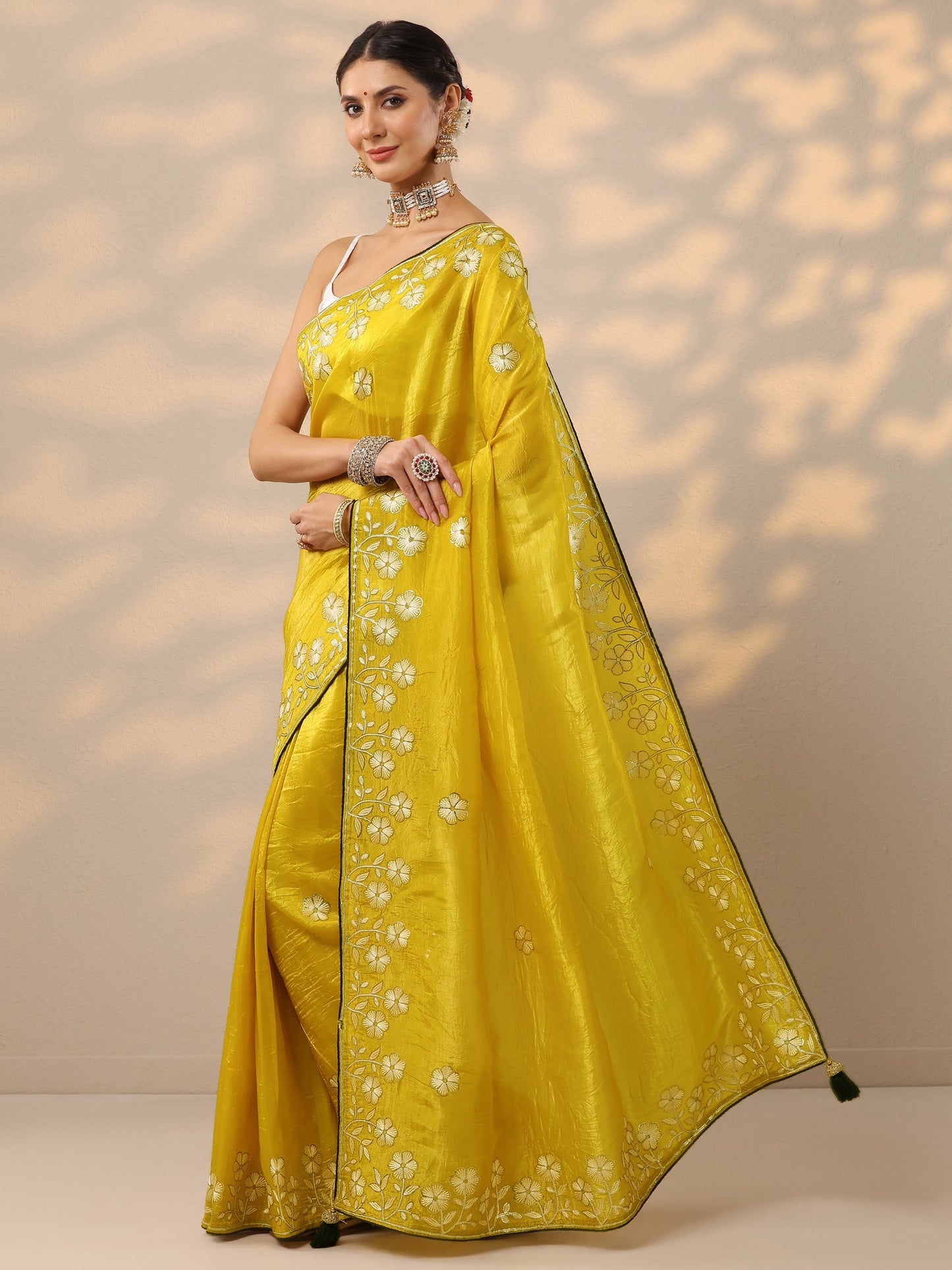 Green Embroidered Organza Saree With Unstitched Blouse Piece