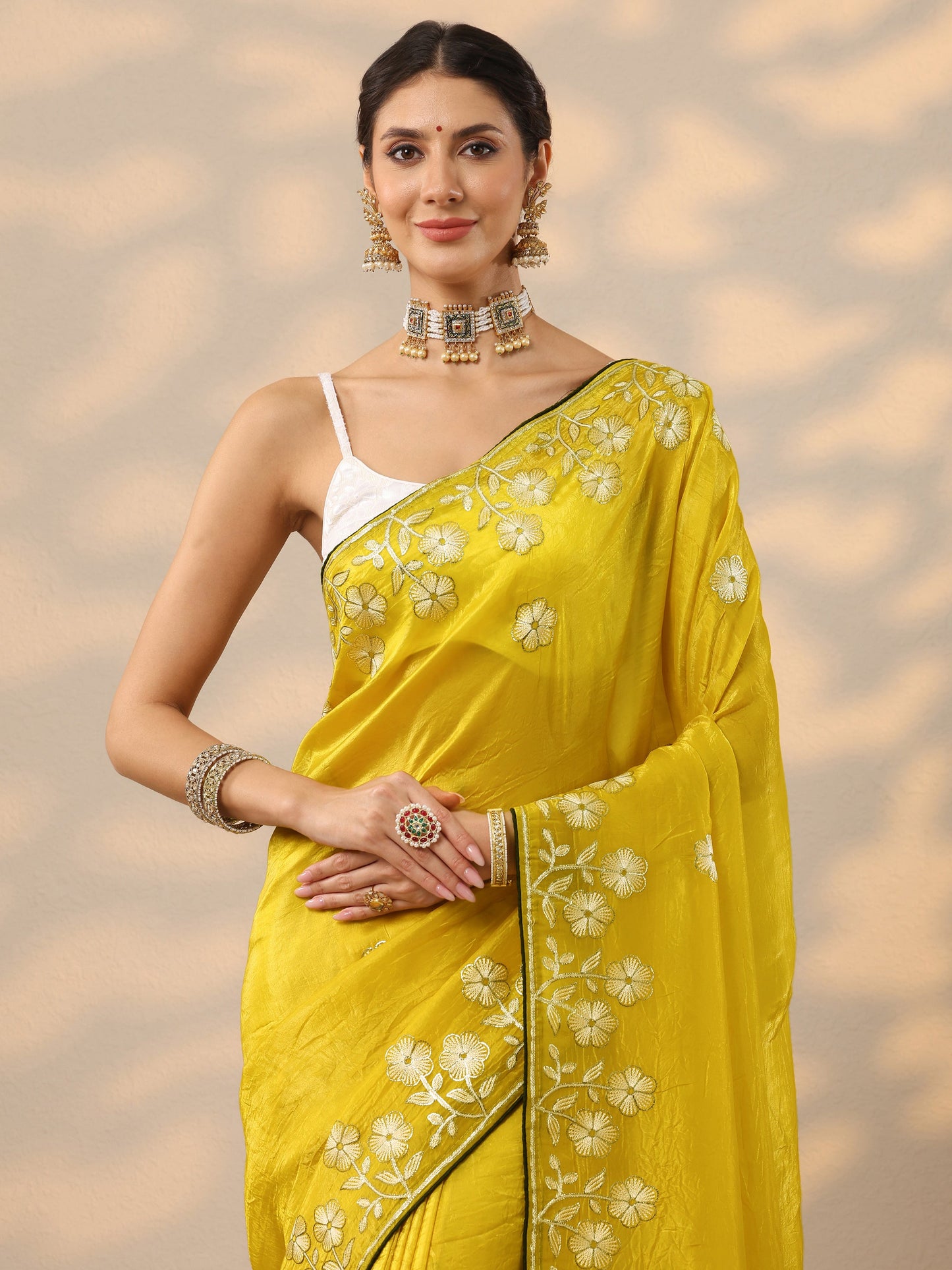 Green Embroidered Organza Saree With Unstitched Blouse Piece