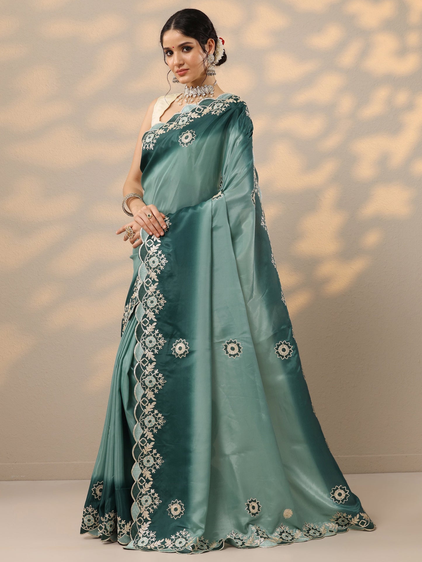 Green Embroidered Silk Blend Saree With Unstitched Blouse Piece