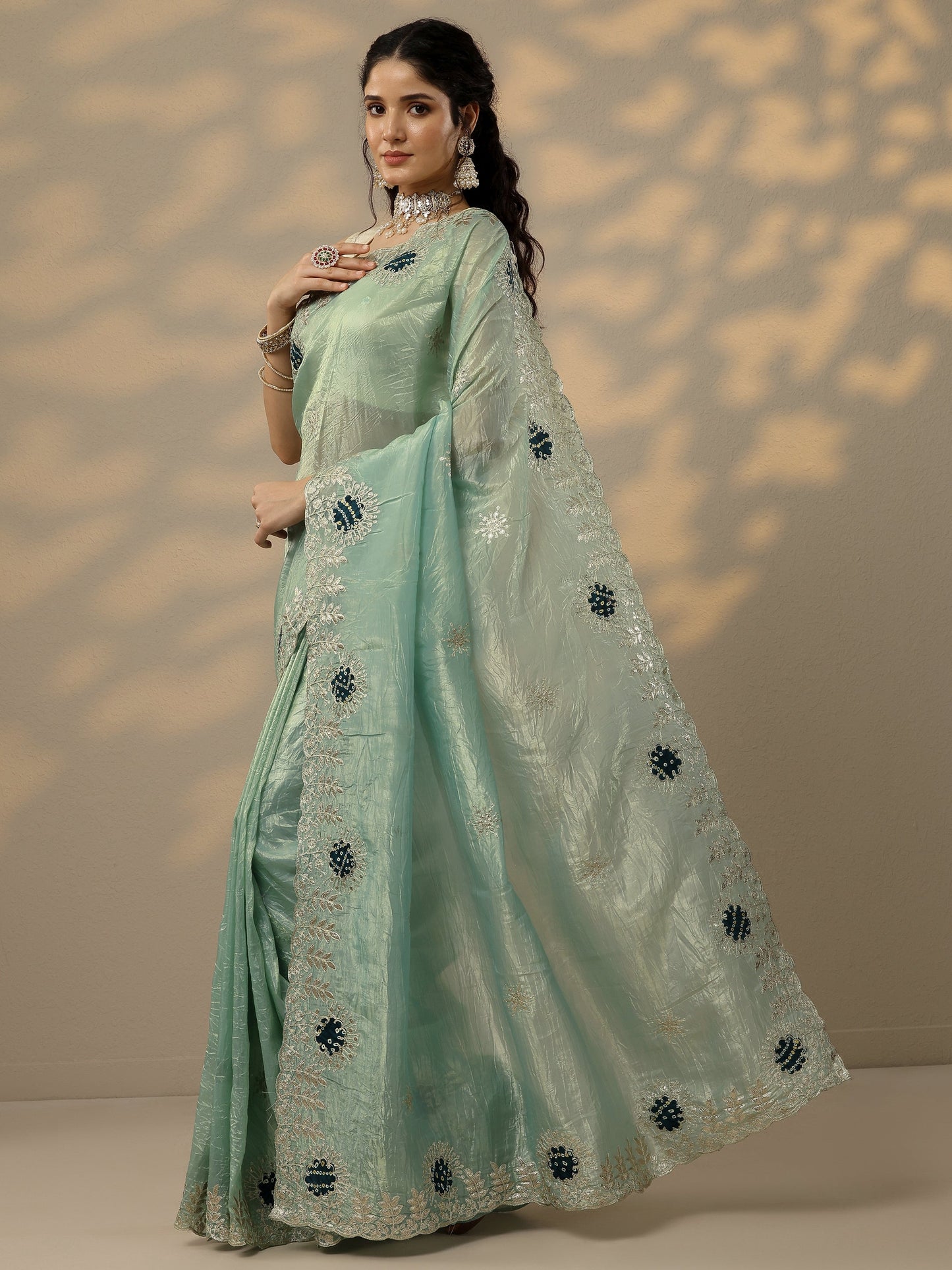 Green Embroidered Organza Saree With Unstitched Blouse Piece