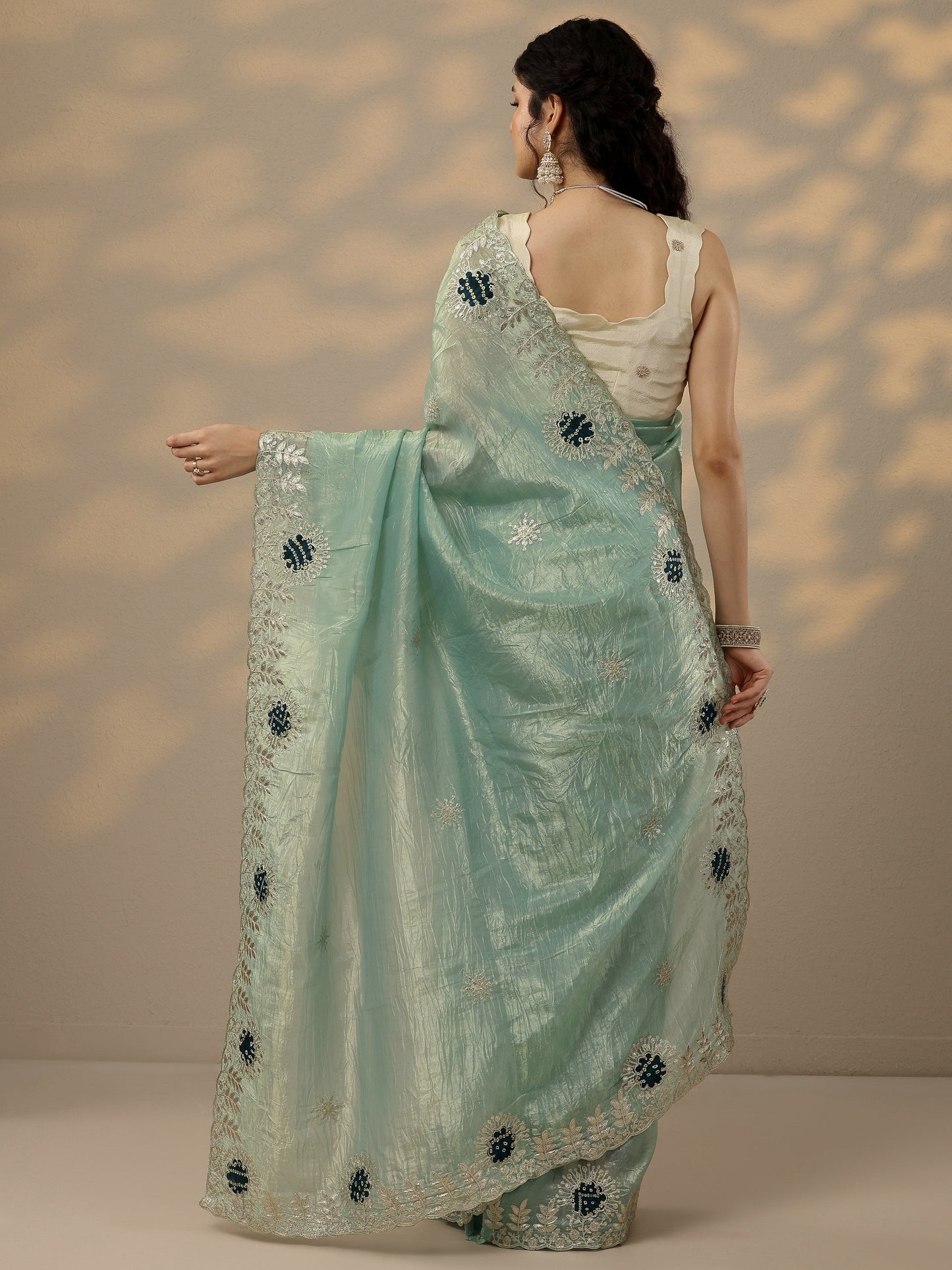 Green Embroidered Organza Saree With Unstitched Blouse Piece