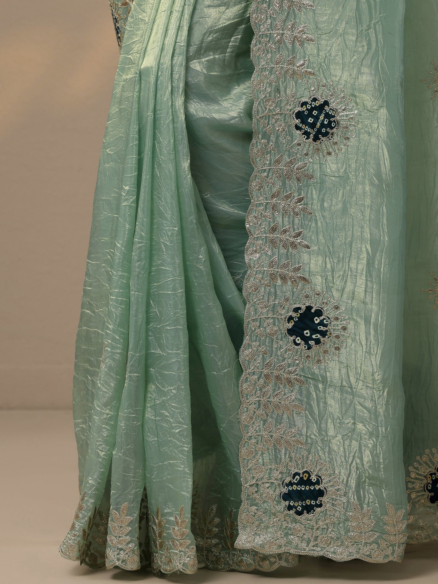 Green Embroidered Organza Saree With Unstitched Blouse Piece