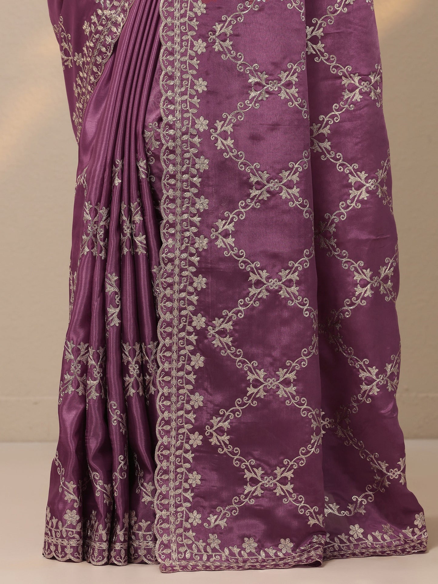 Mauve Embroidered Silk Blend Saree With Unstitched Blouse Piece