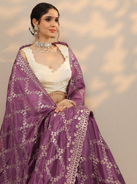 Mauve Embroidered Silk Blend Saree With Unstitched Blouse Piece