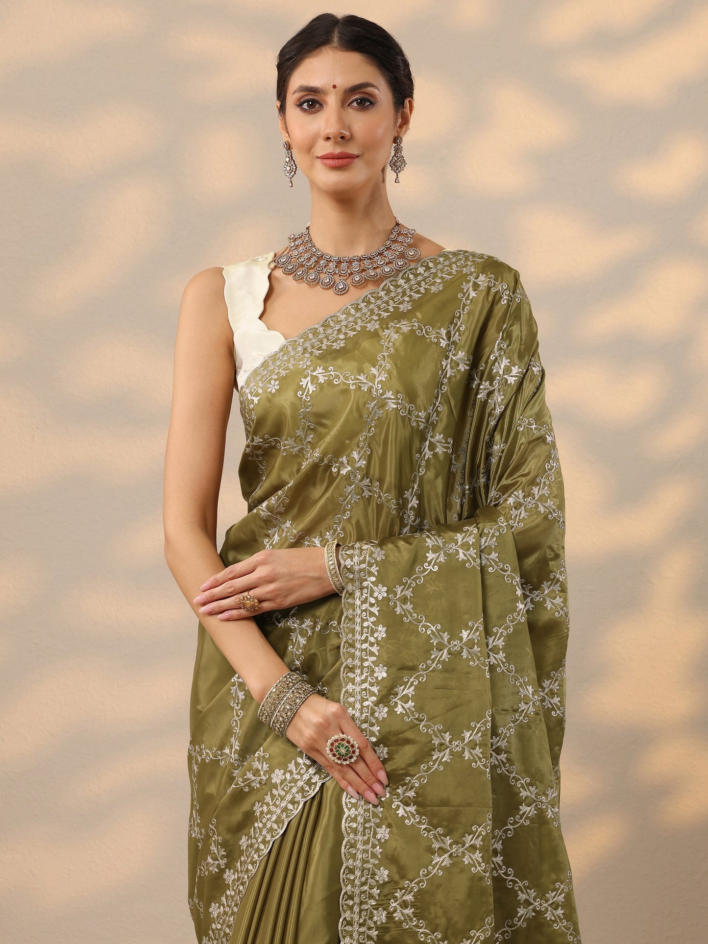 Green Embroidered Silk Blend Saree With Unstitched Blouse Piece