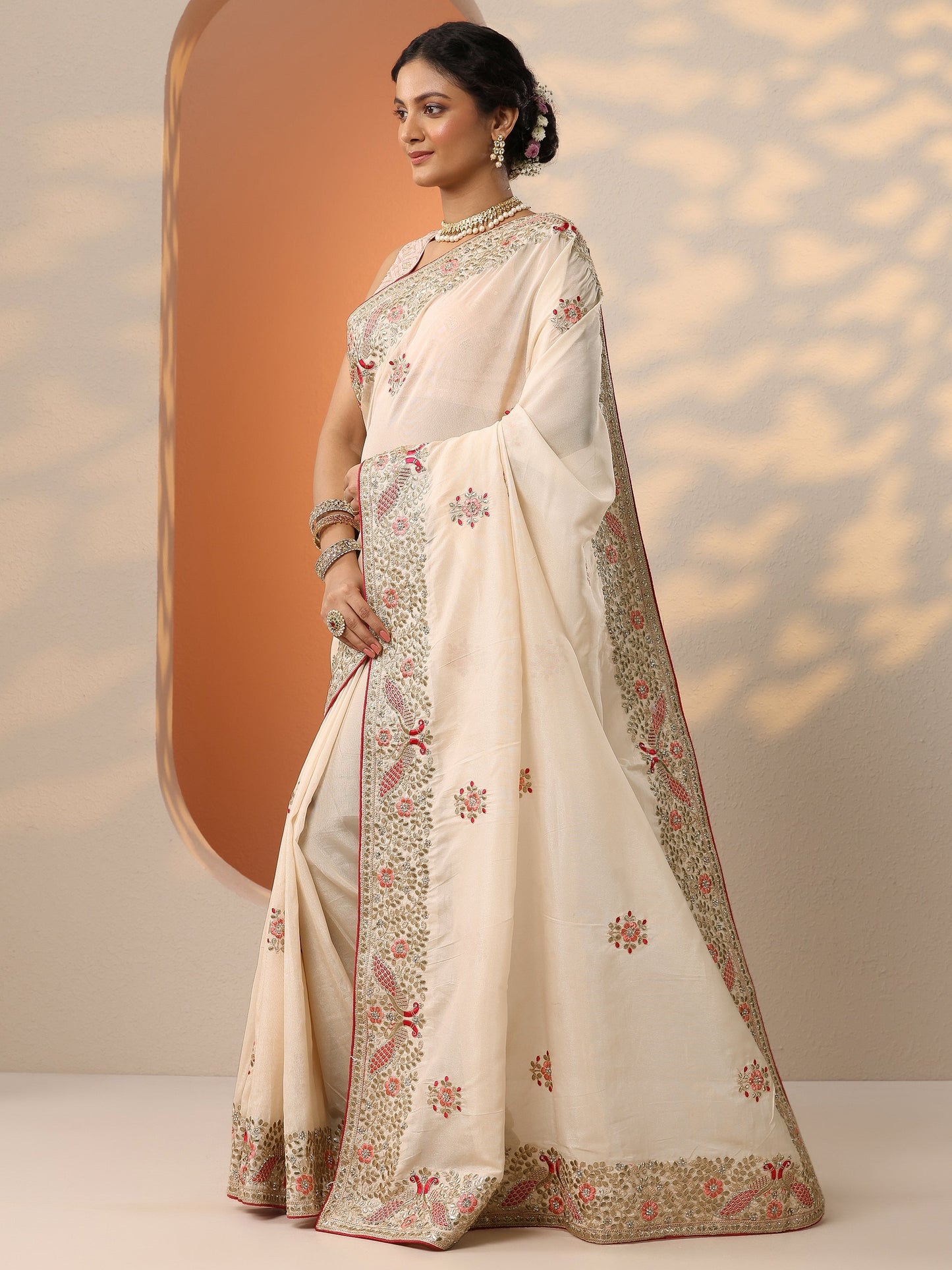 Off White Embroidered Silk Blend Saree With Unstitched Blouse Piece