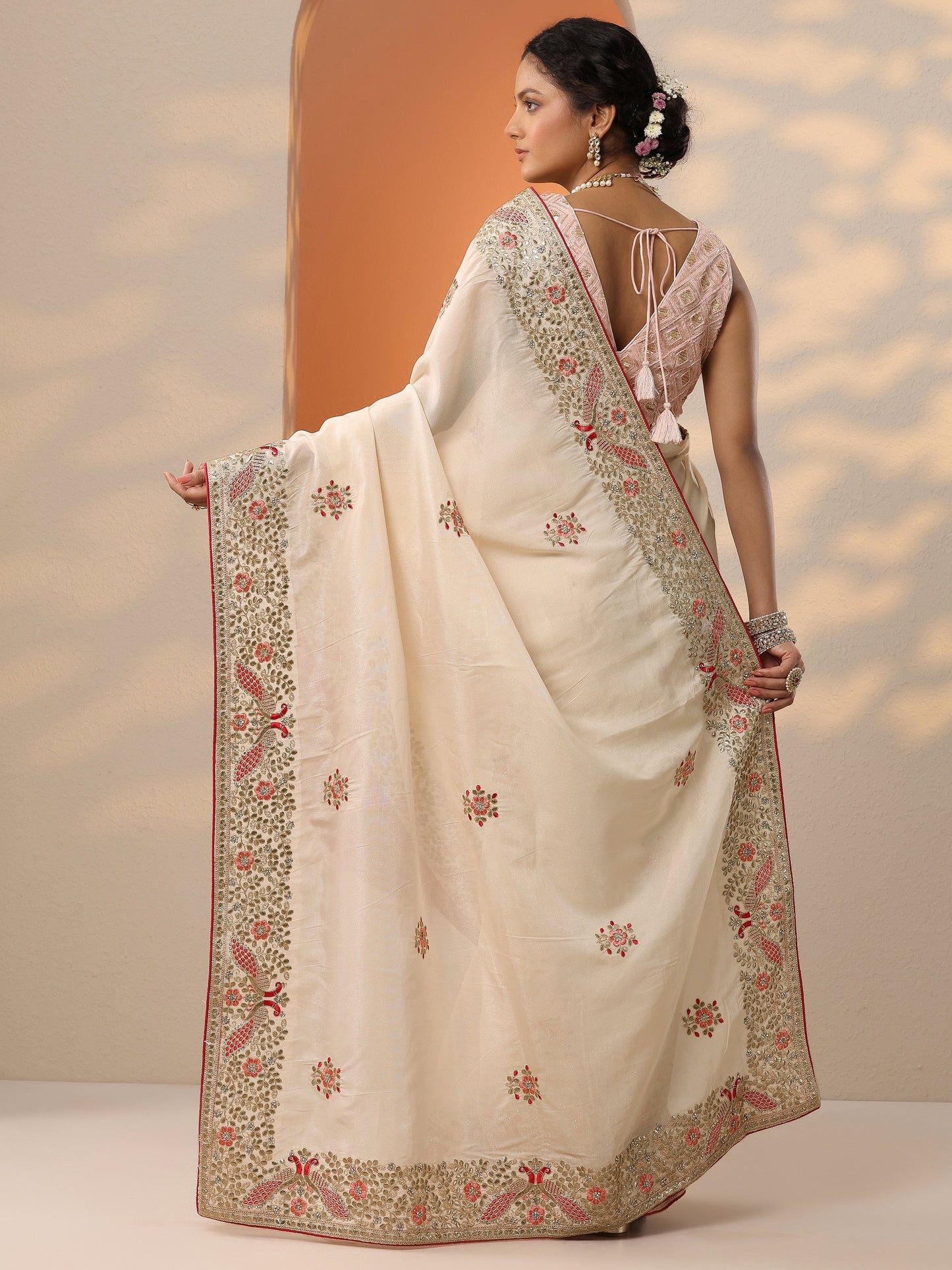 Off White Embroidered Silk Blend Saree With Unstitched Blouse Piece