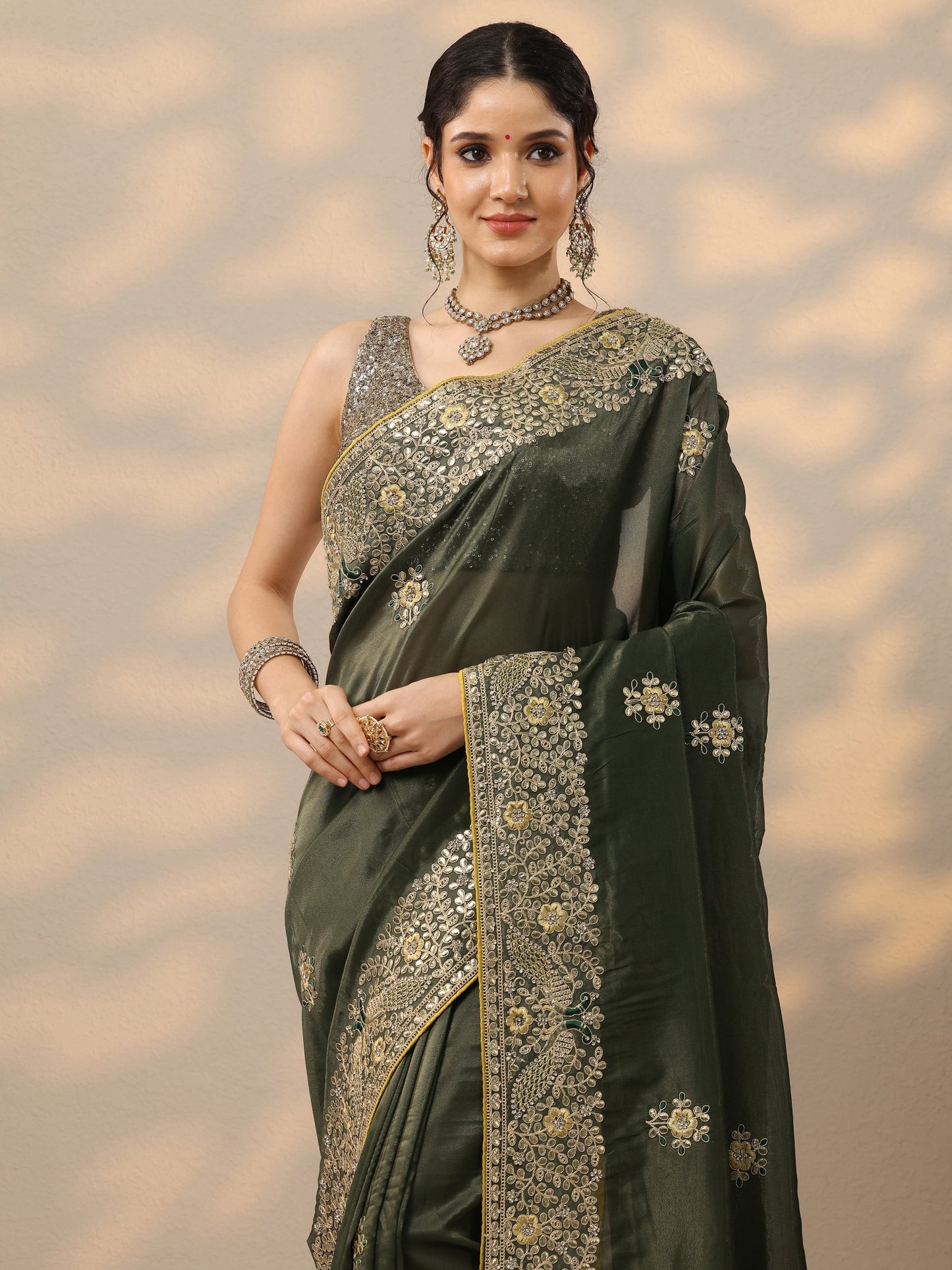 Green Embroidered Silk Blend Saree With Unstitched Blouse Piece