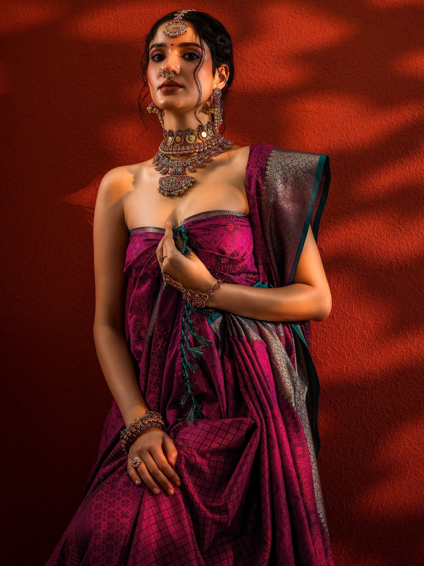 Magenta Woven Design Banarasi Silk Blend Saree With Unstitched Blouse Piece