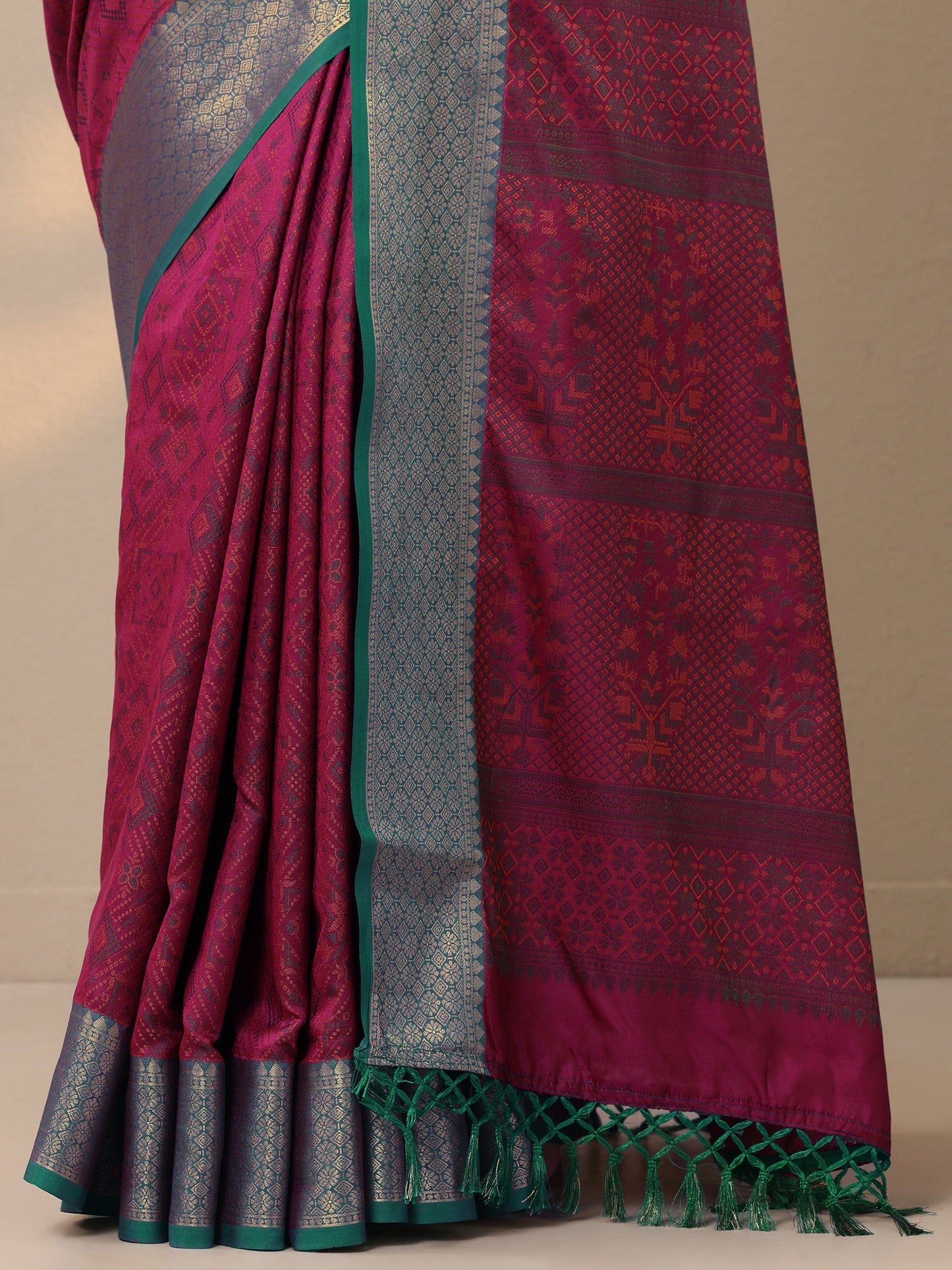 Magenta Woven Design Banarasi Silk Blend Saree With Unstitched Blouse Piece