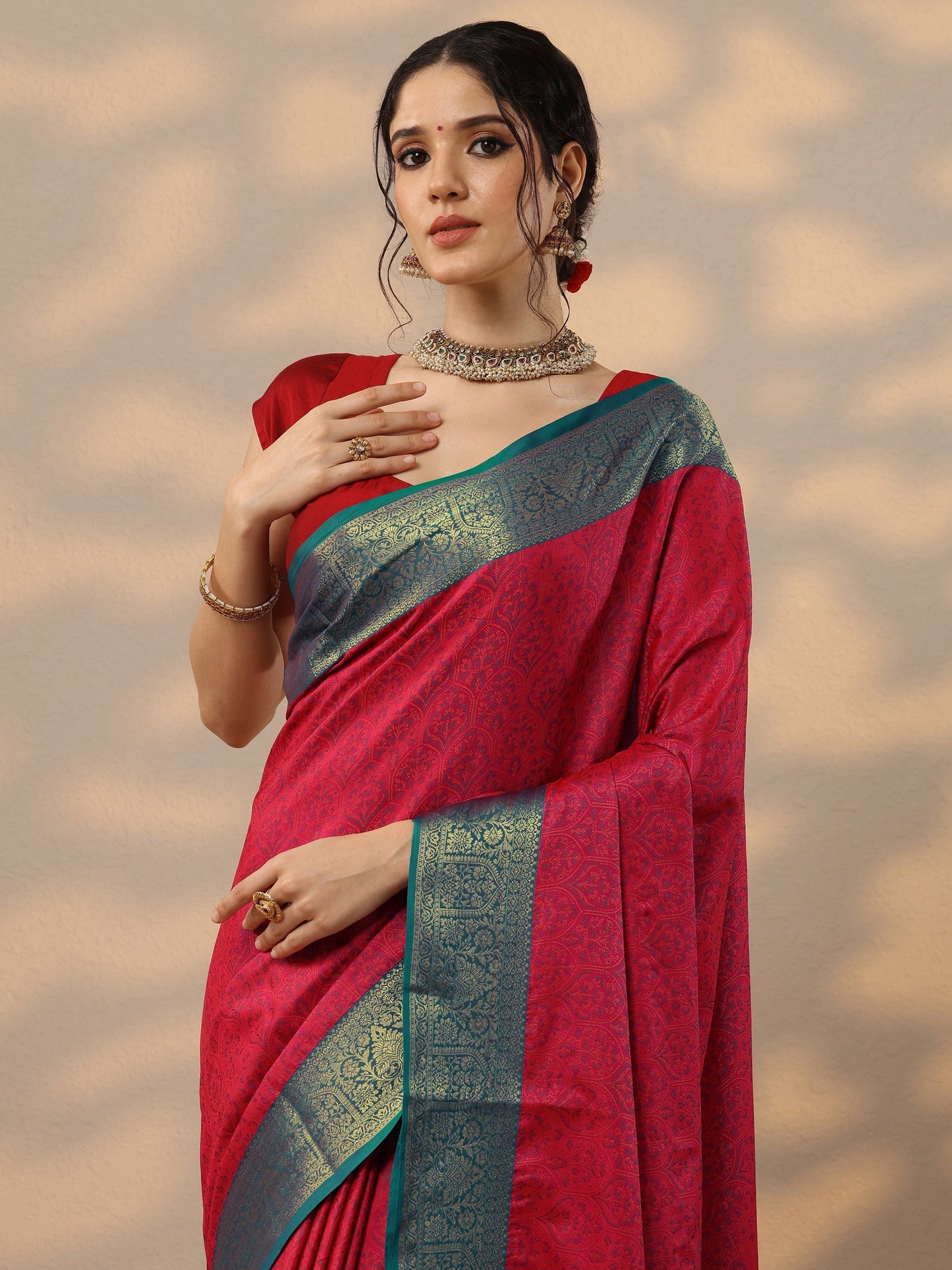Red Woven Design Banarasi Silk Blend Saree With Unstitched Blouse Piece