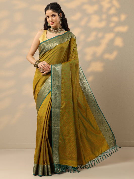 Green Woven Design Banarasi Silk Blend Saree With Unstitched Blouse Piece