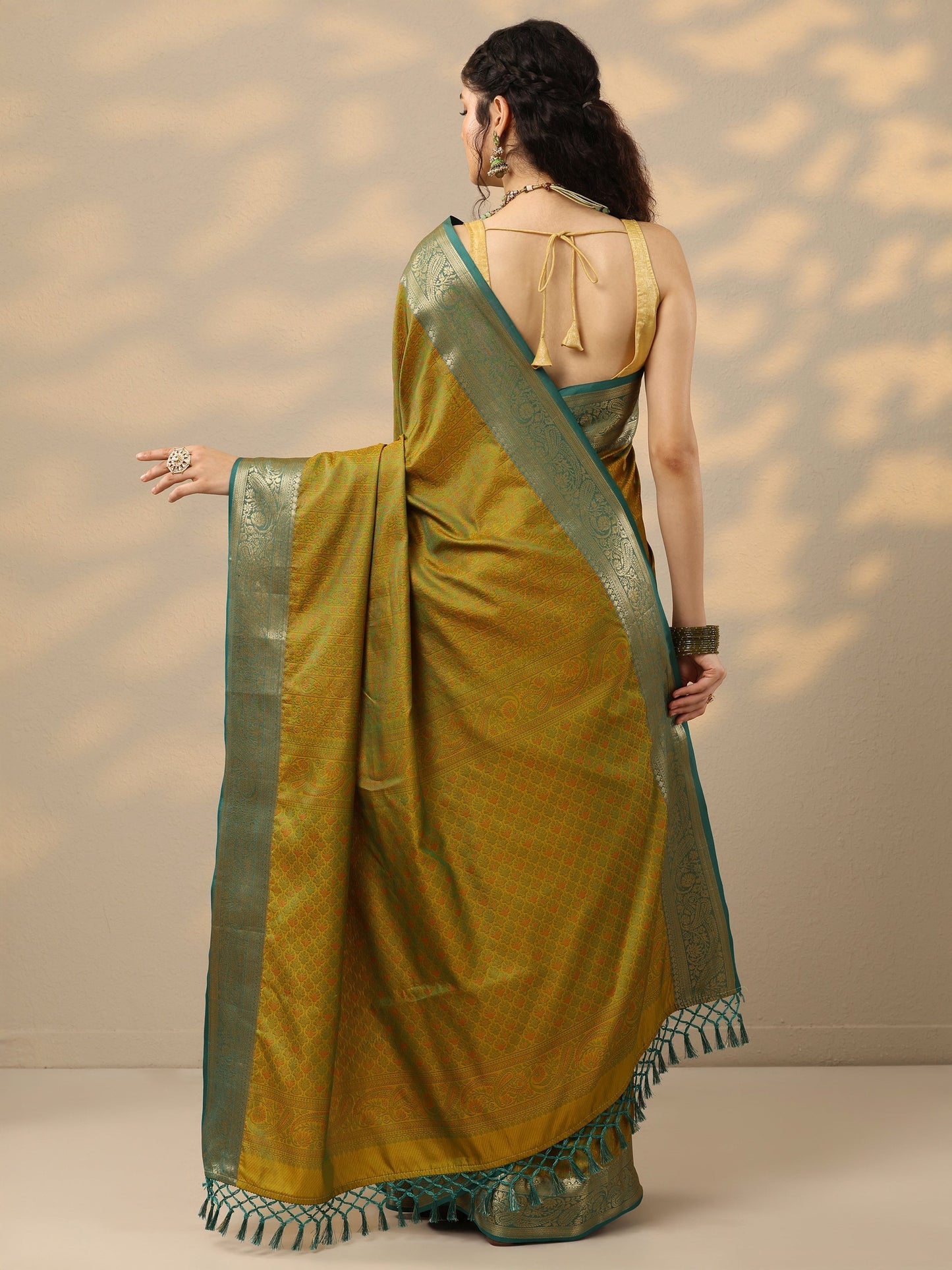 Green Woven Design Banarasi Silk Blend Saree With Unstitched Blouse Piece